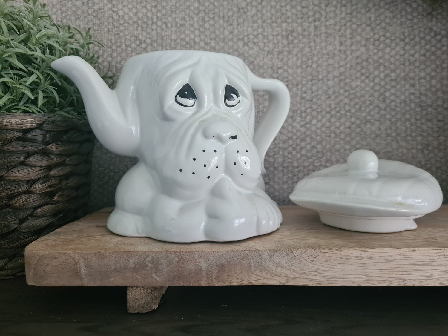 Witte theepot / koffiepot hond met pet