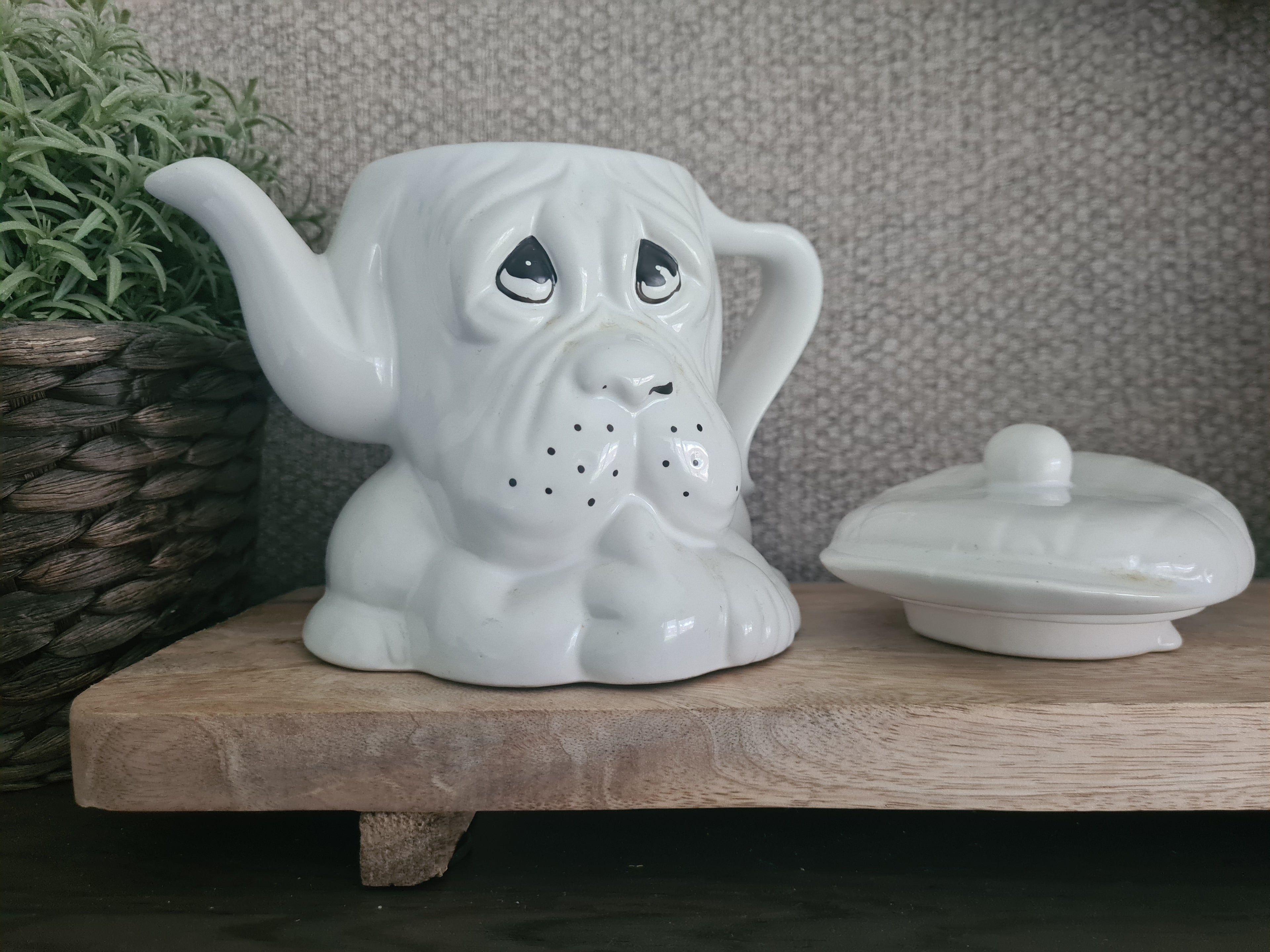 Witte theepot / koffiepot hond met pet