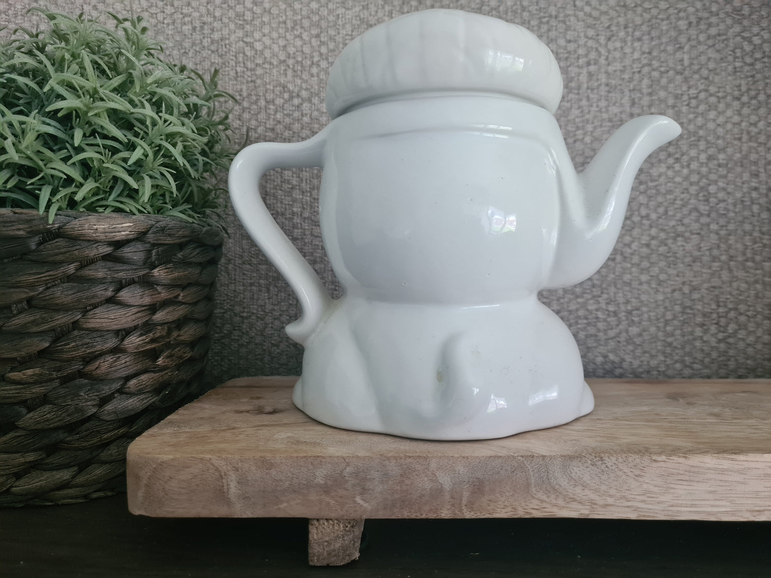 Witte theepot / koffiepot hond met pet