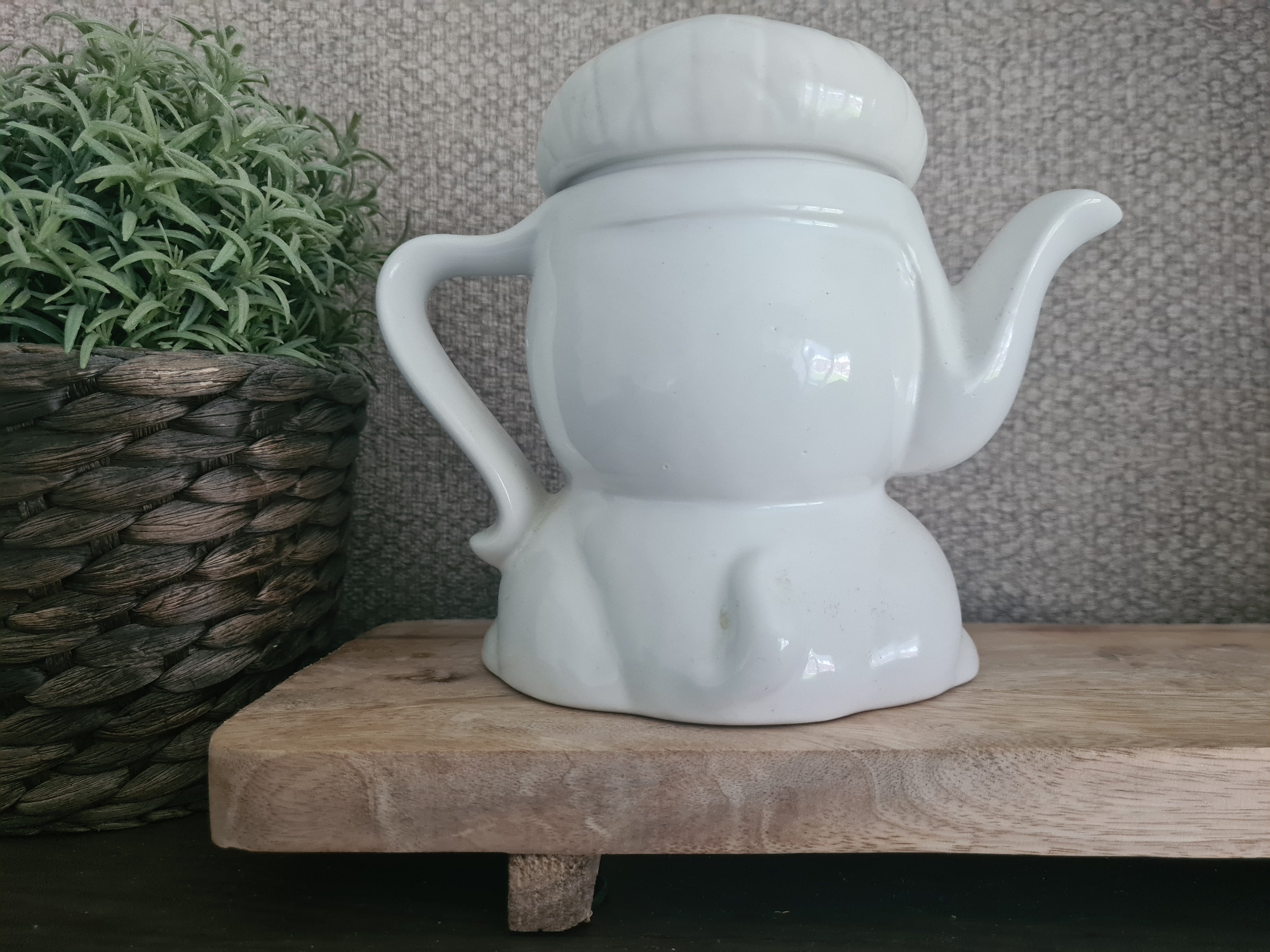 Witte theepot / koffiepot hond met pet