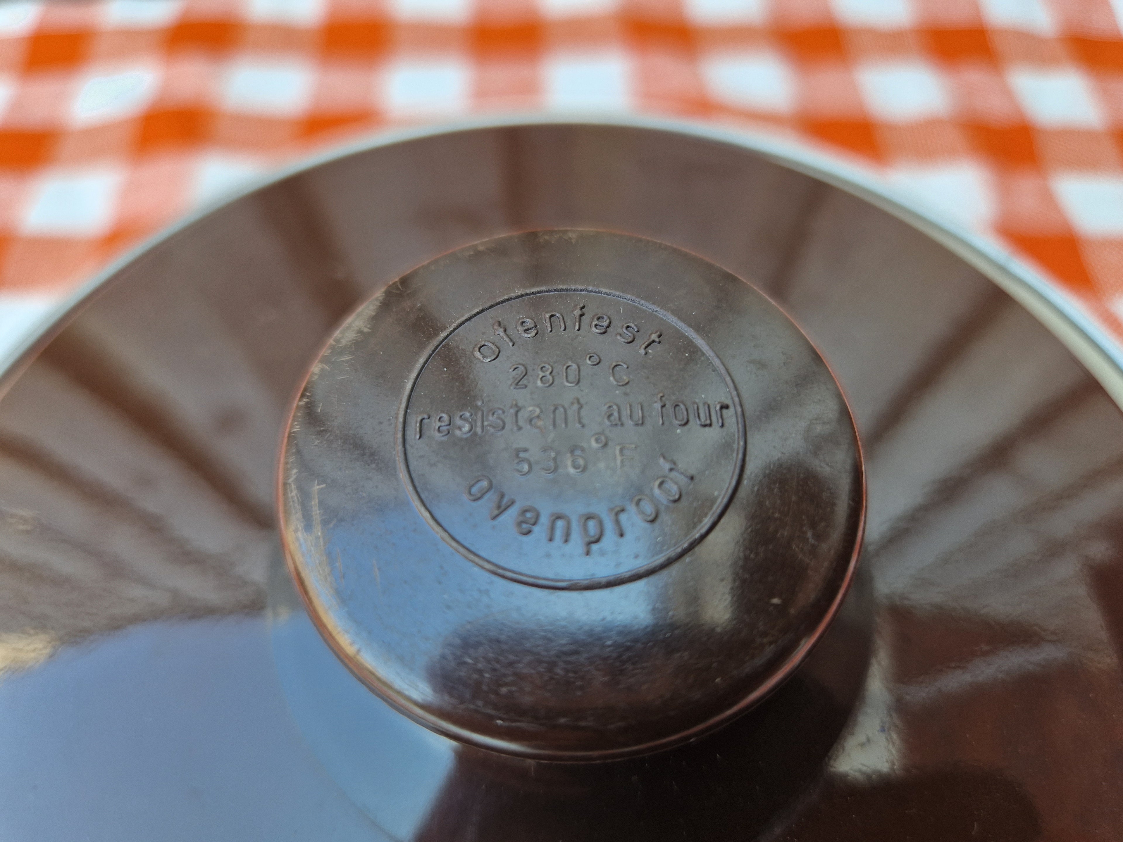 Emaille pan met oranje bloemen