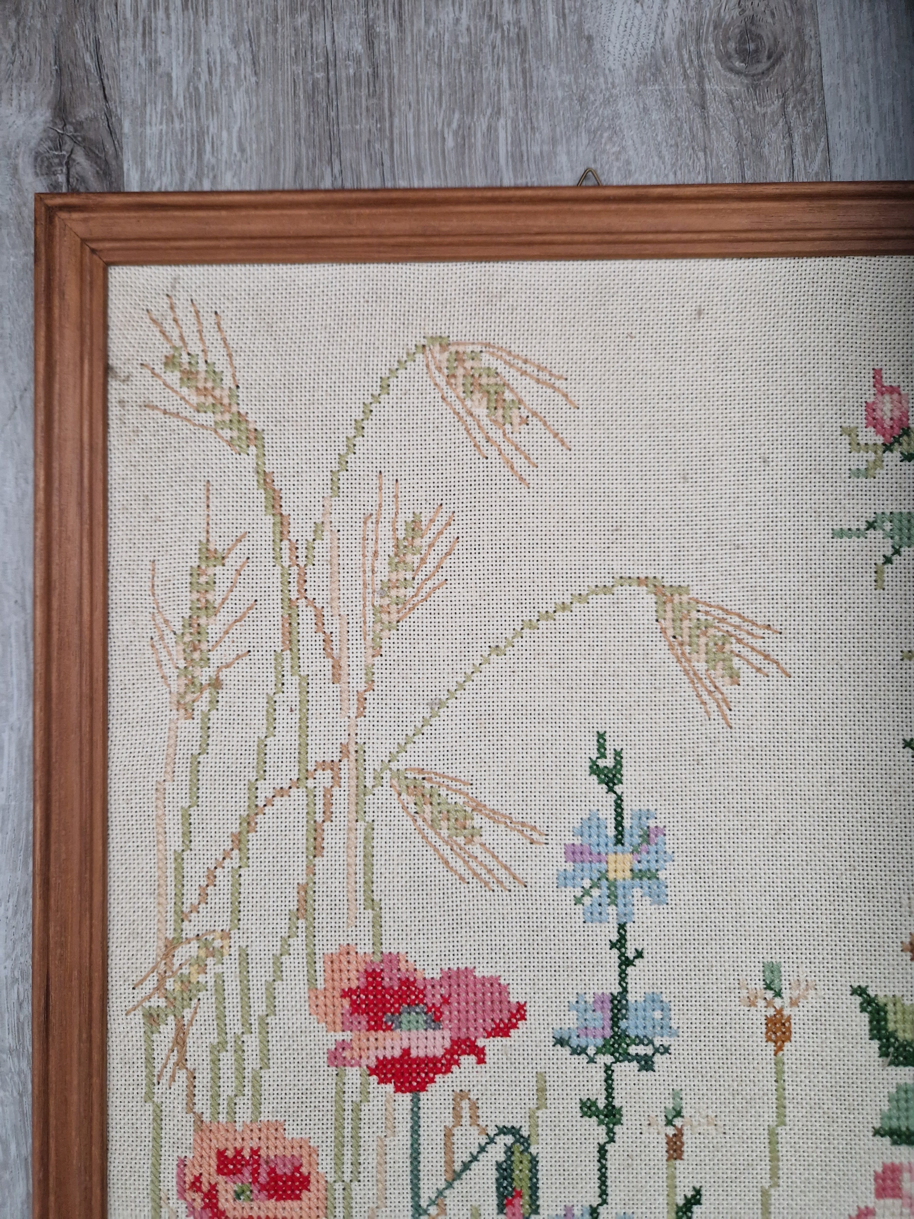 Ingelijst borduurwerk bloemen