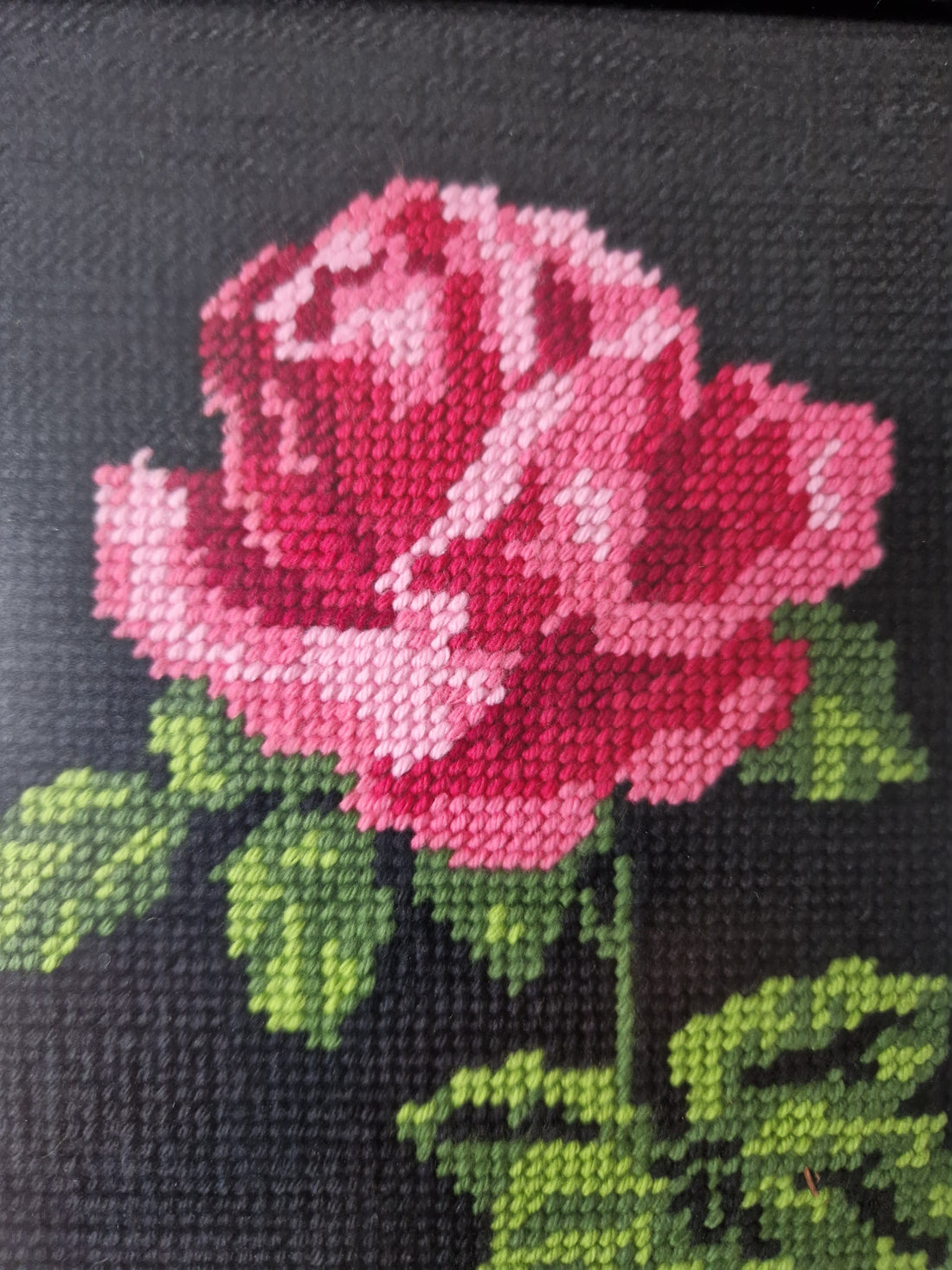 Vintage geborduurd schilderij "roos"