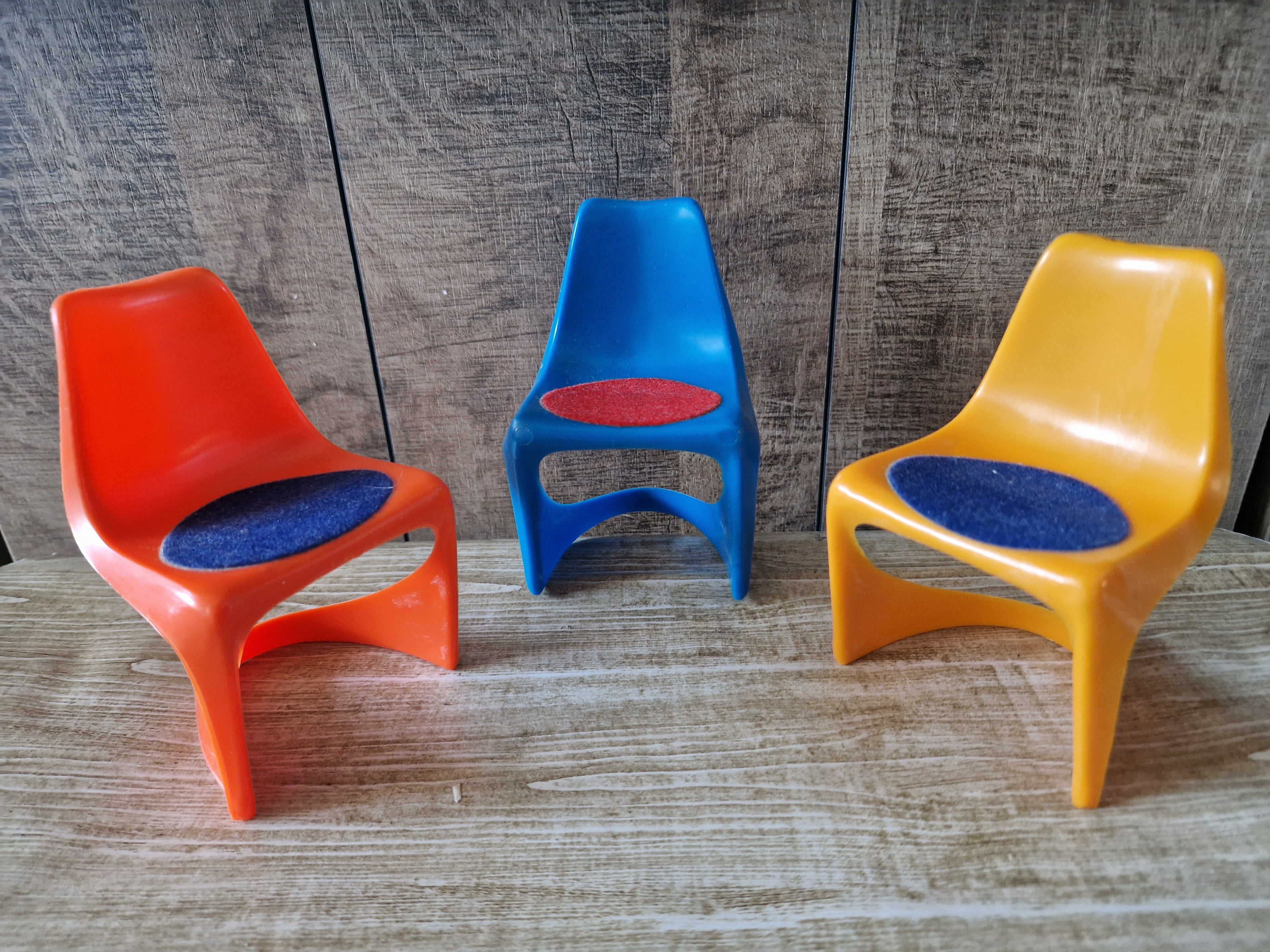 Vintage "CADO" Barbie stoelen + tafel