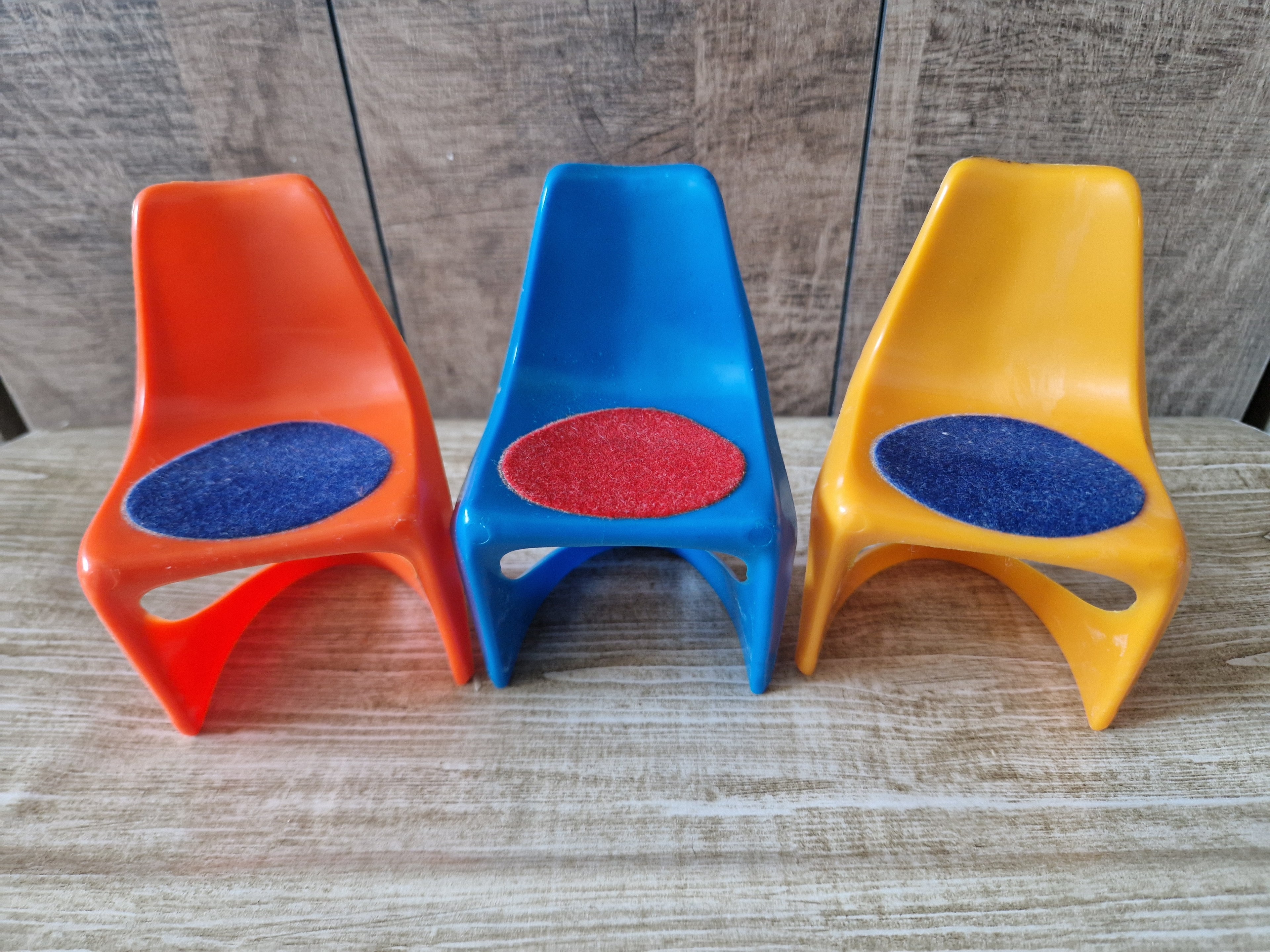 Vintage "CADO" Barbie stoelen + tafel