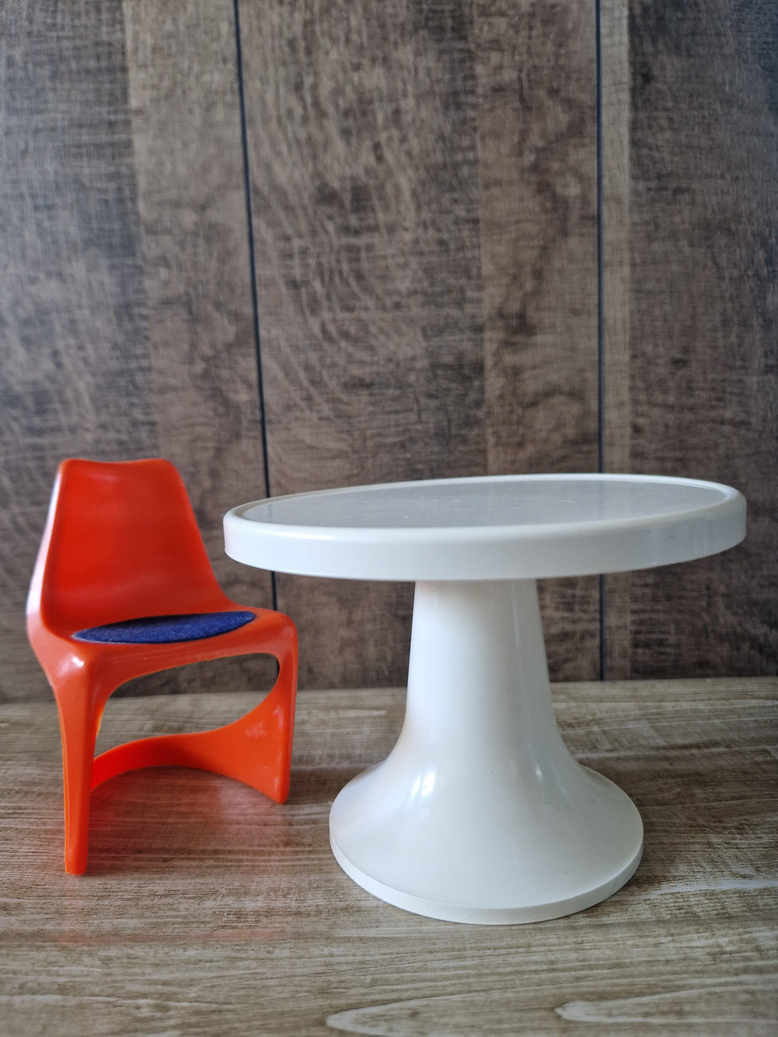 Vintage "CADO" Barbie stoelen + tafel
