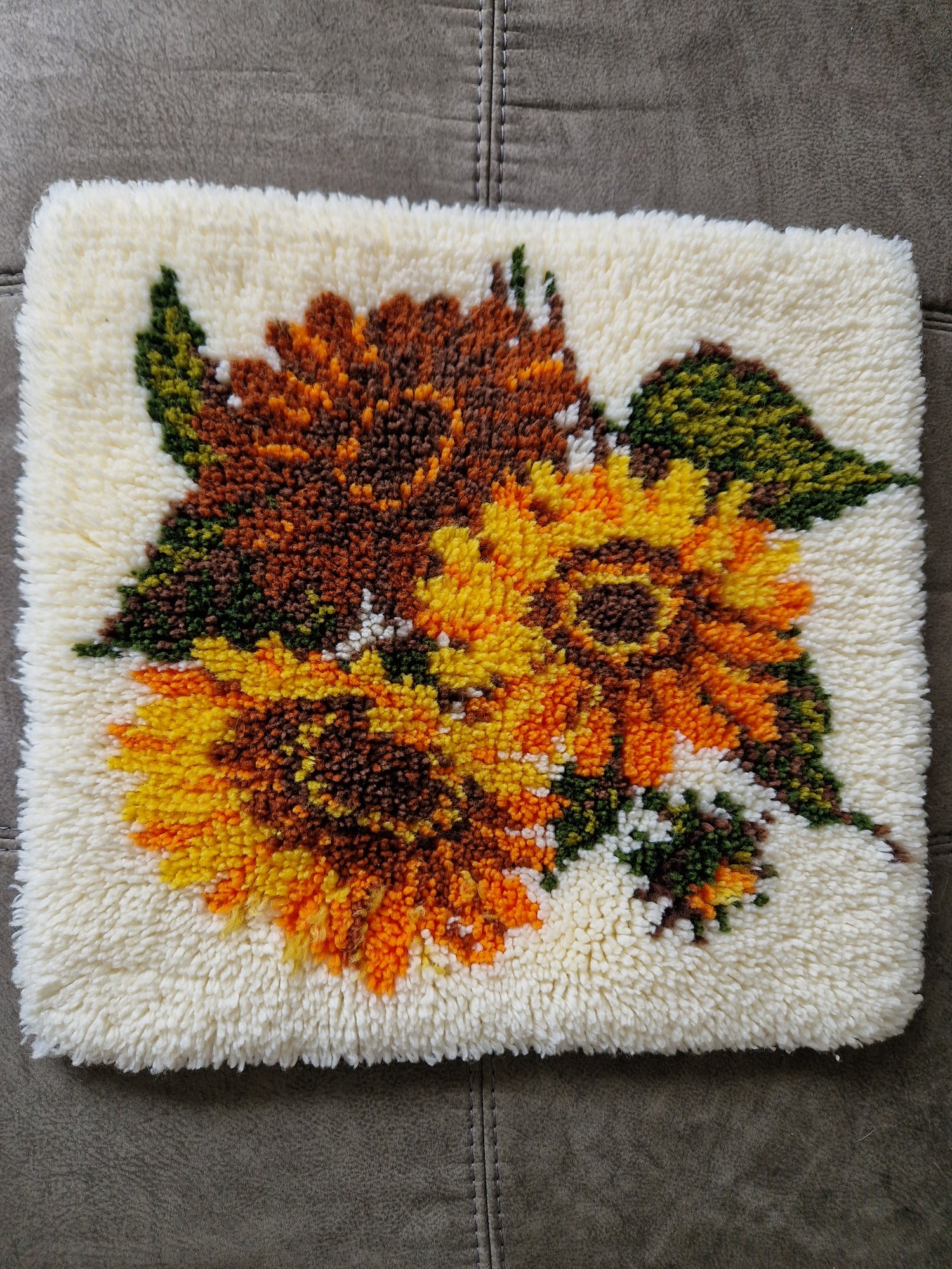 Smyrna handgeknoopt kleedje zonnebloem