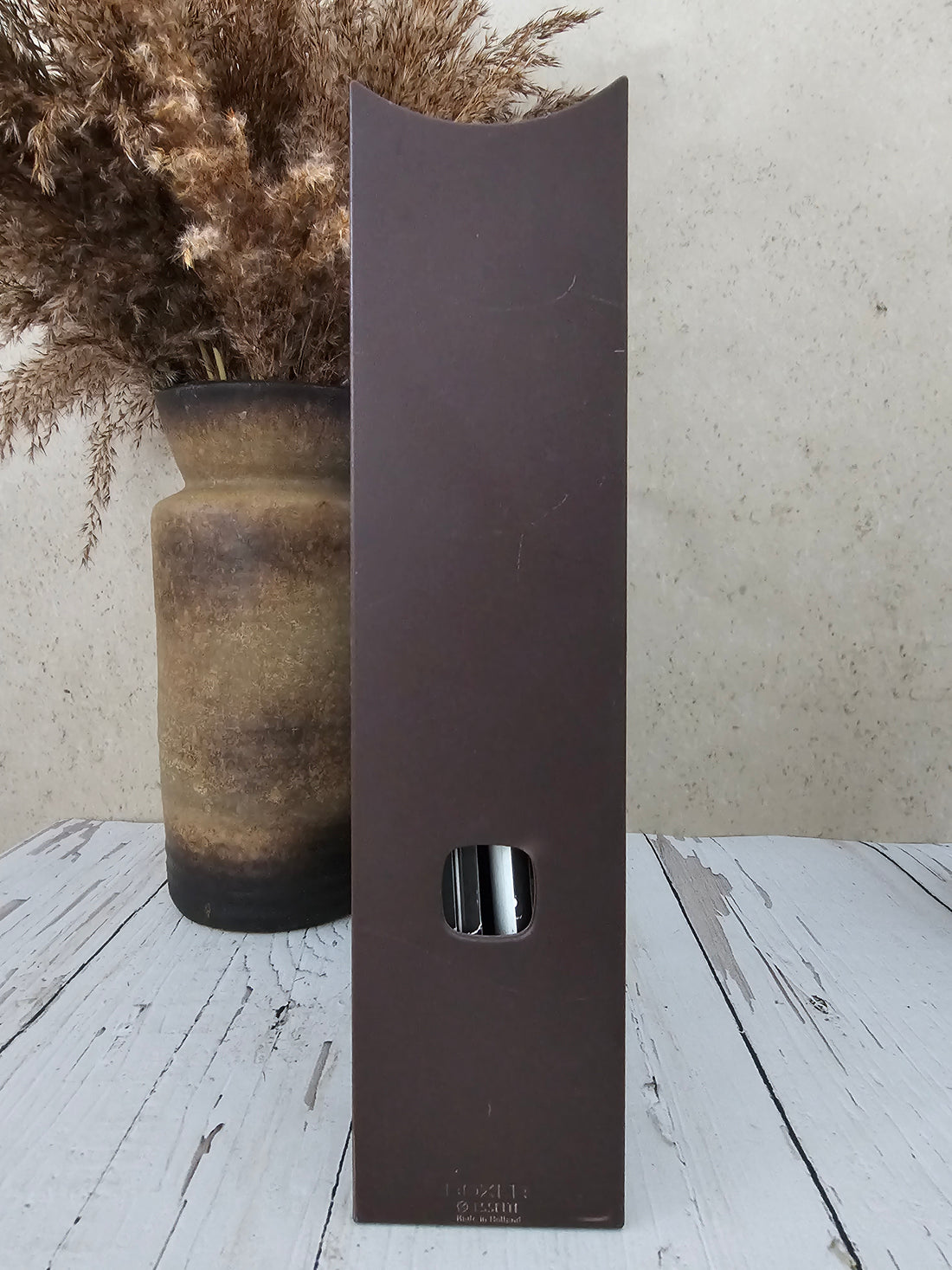 Donkerbruine tijdschrift houder space age design