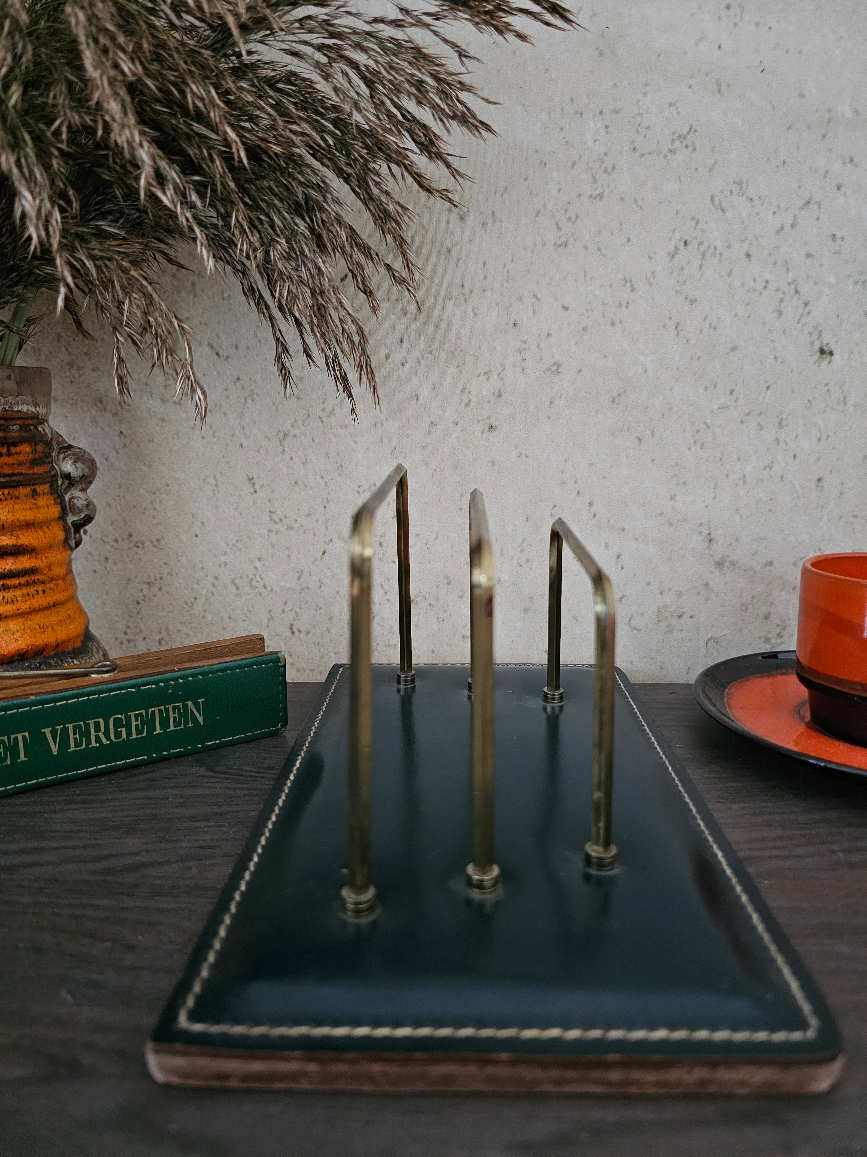 Stijlvolle brievenhouder van Jacques Adnet