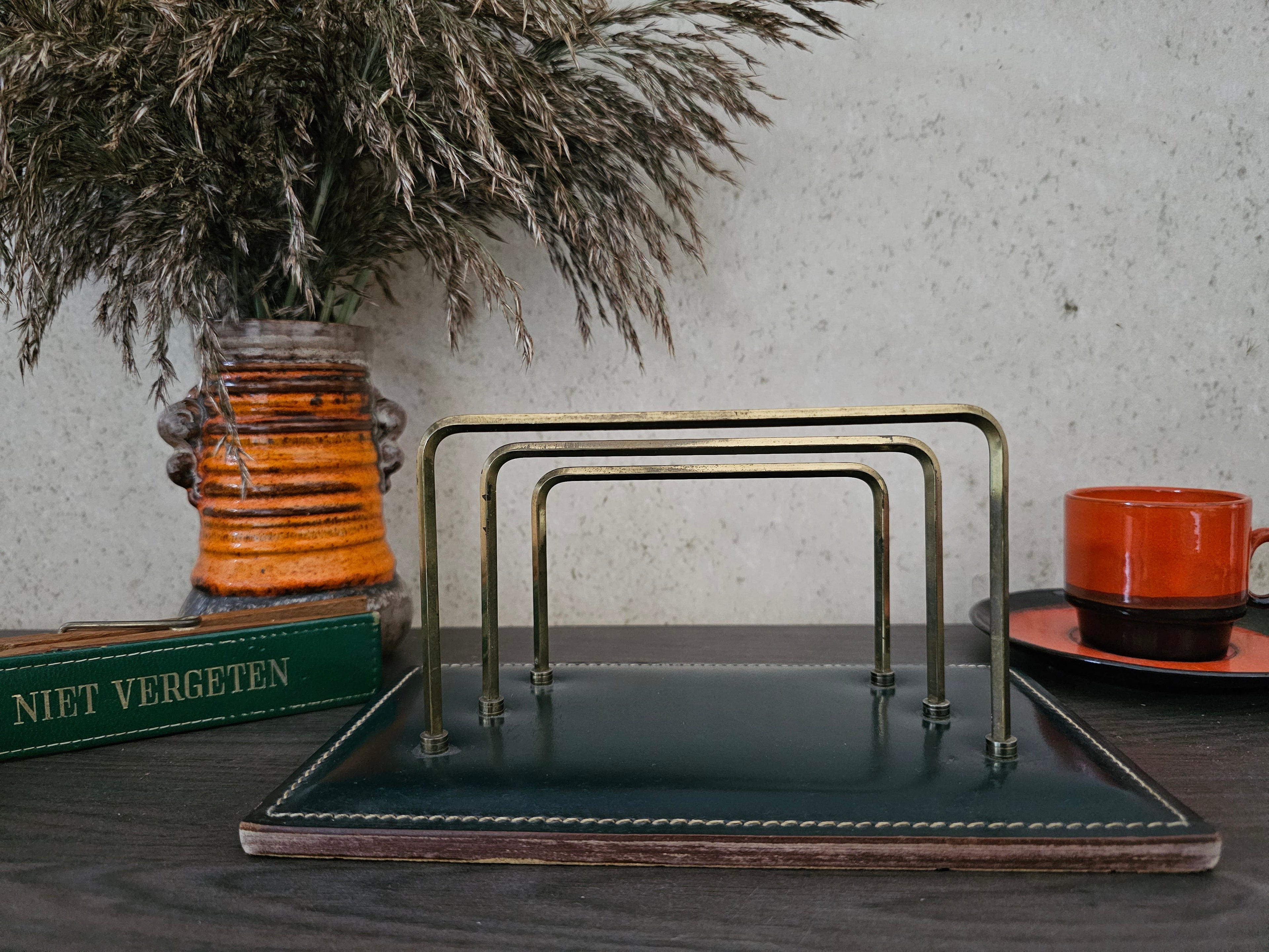 Stijlvolle brievenhouder van Jacques Adnet