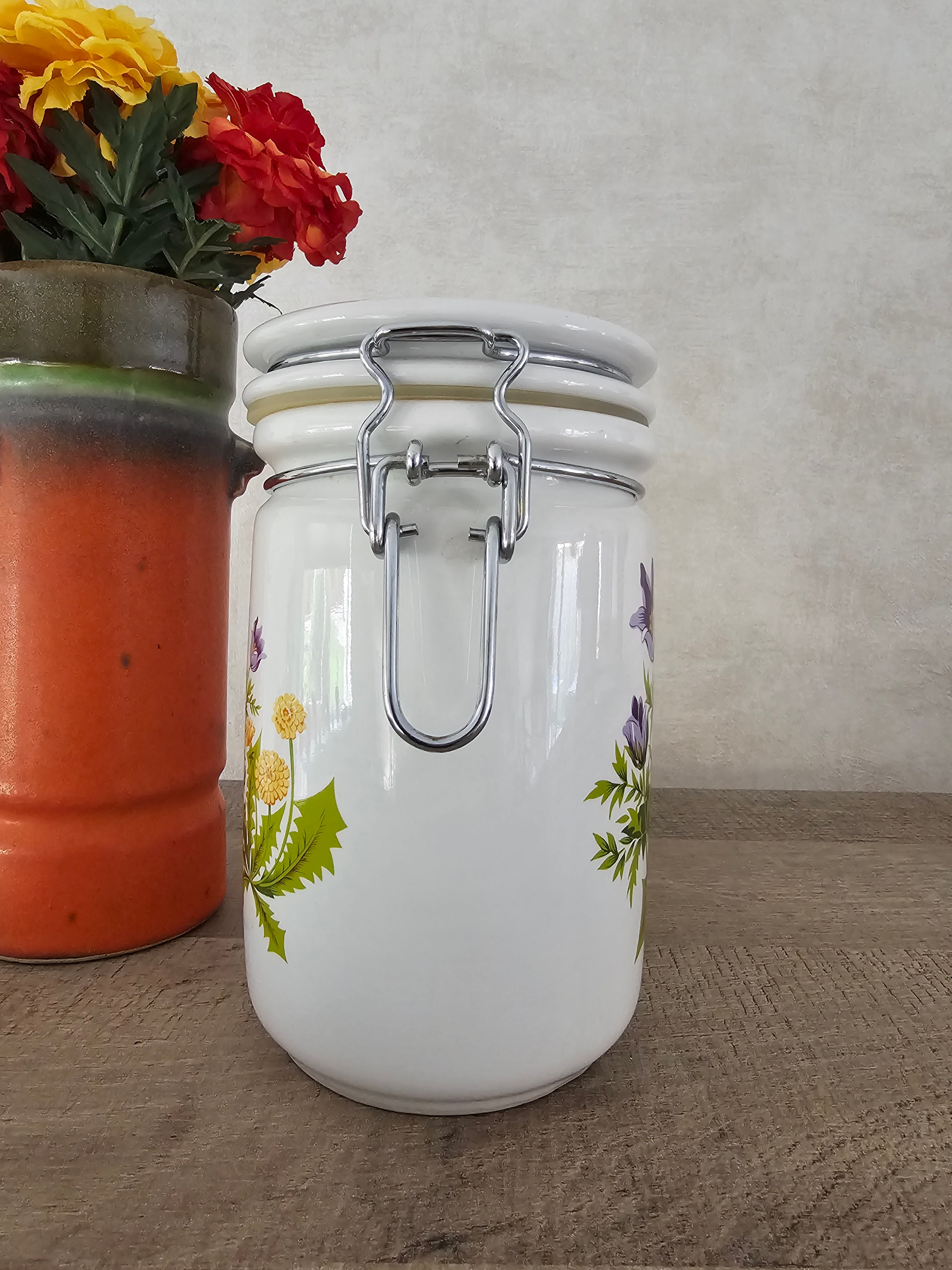 Voorraadpot / wekpot met paarse gele bloemen