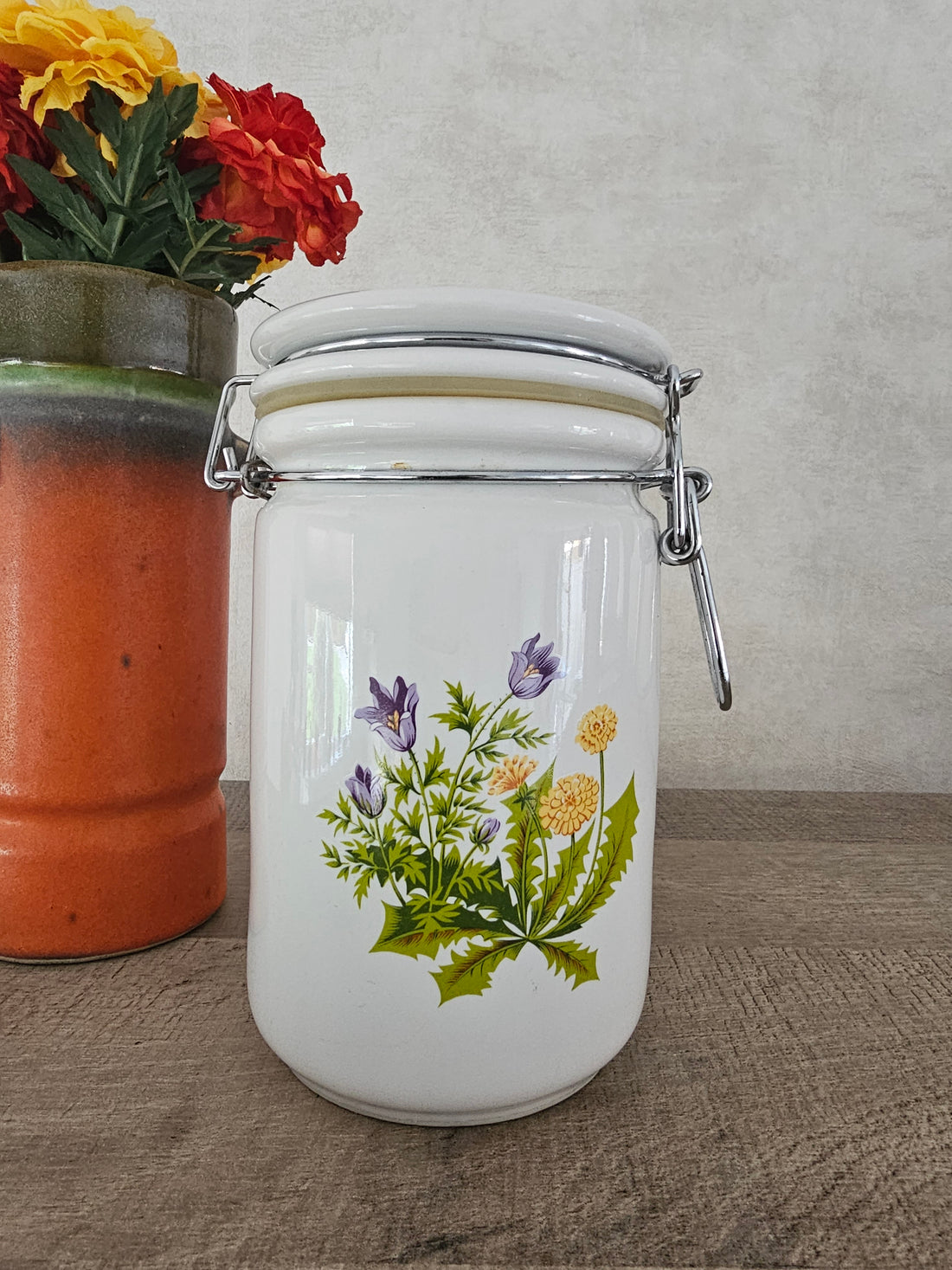 Voorraadpot / wekpot met paarse gele bloemen