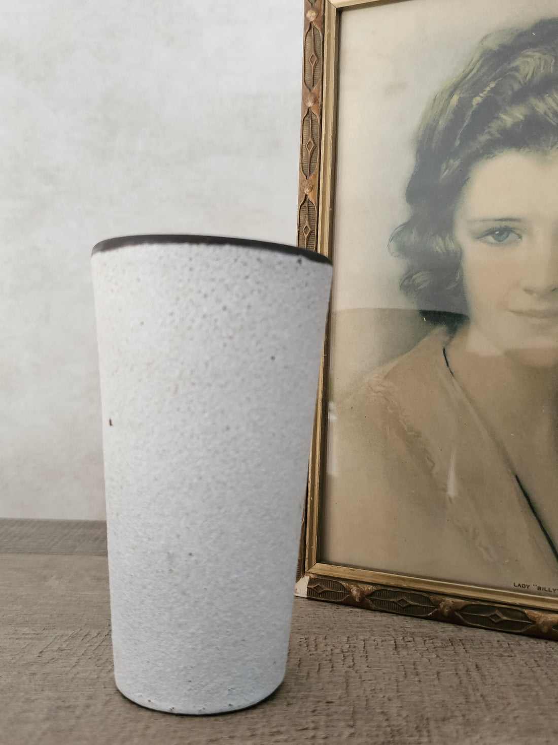 van Aalten (Couzijn & Pool) vaasje met vrouwenhoofd