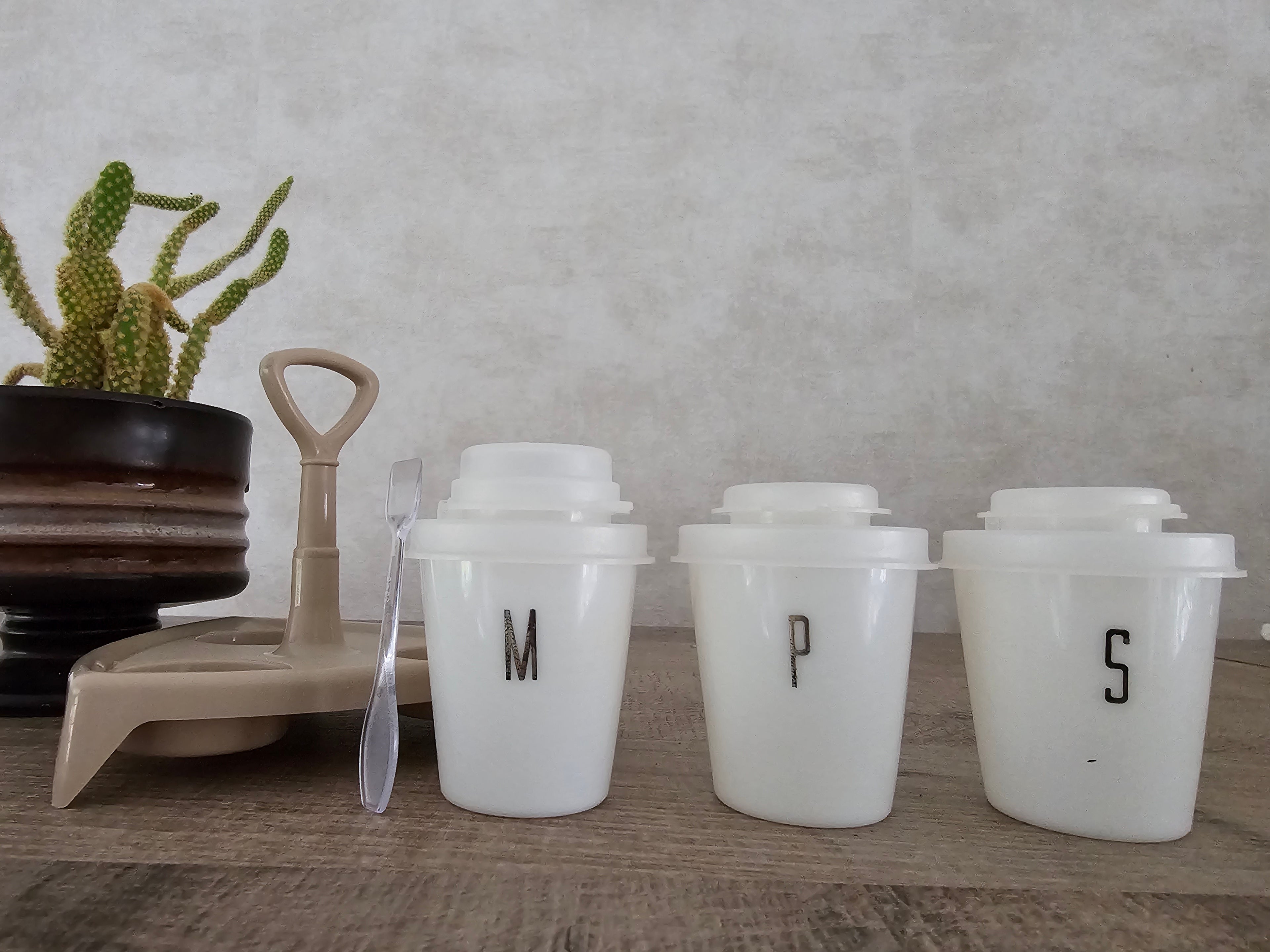 Tupperware vintage peper zout mosterd tafel standaard