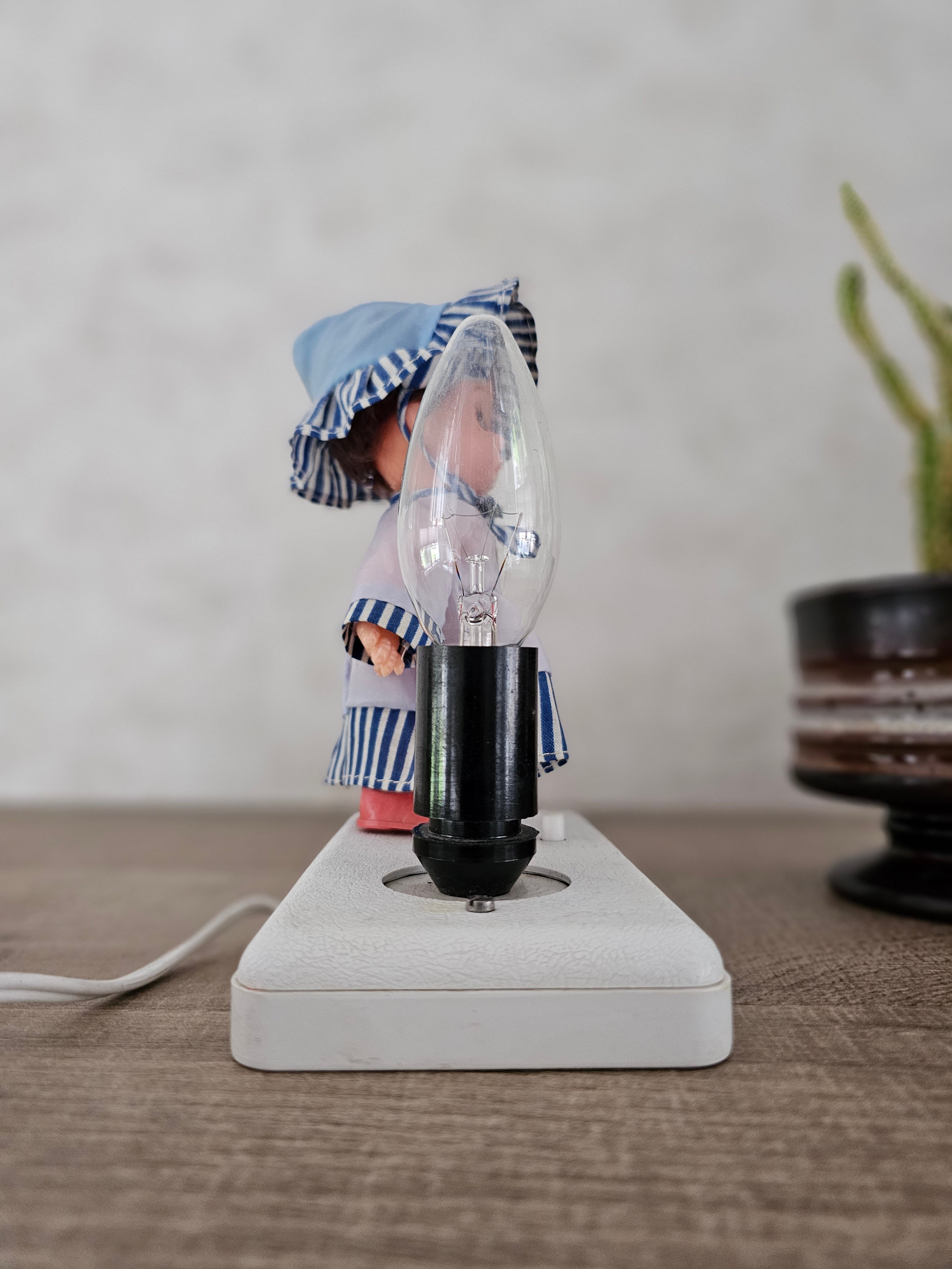 Vintage (nacht) lampje met popje