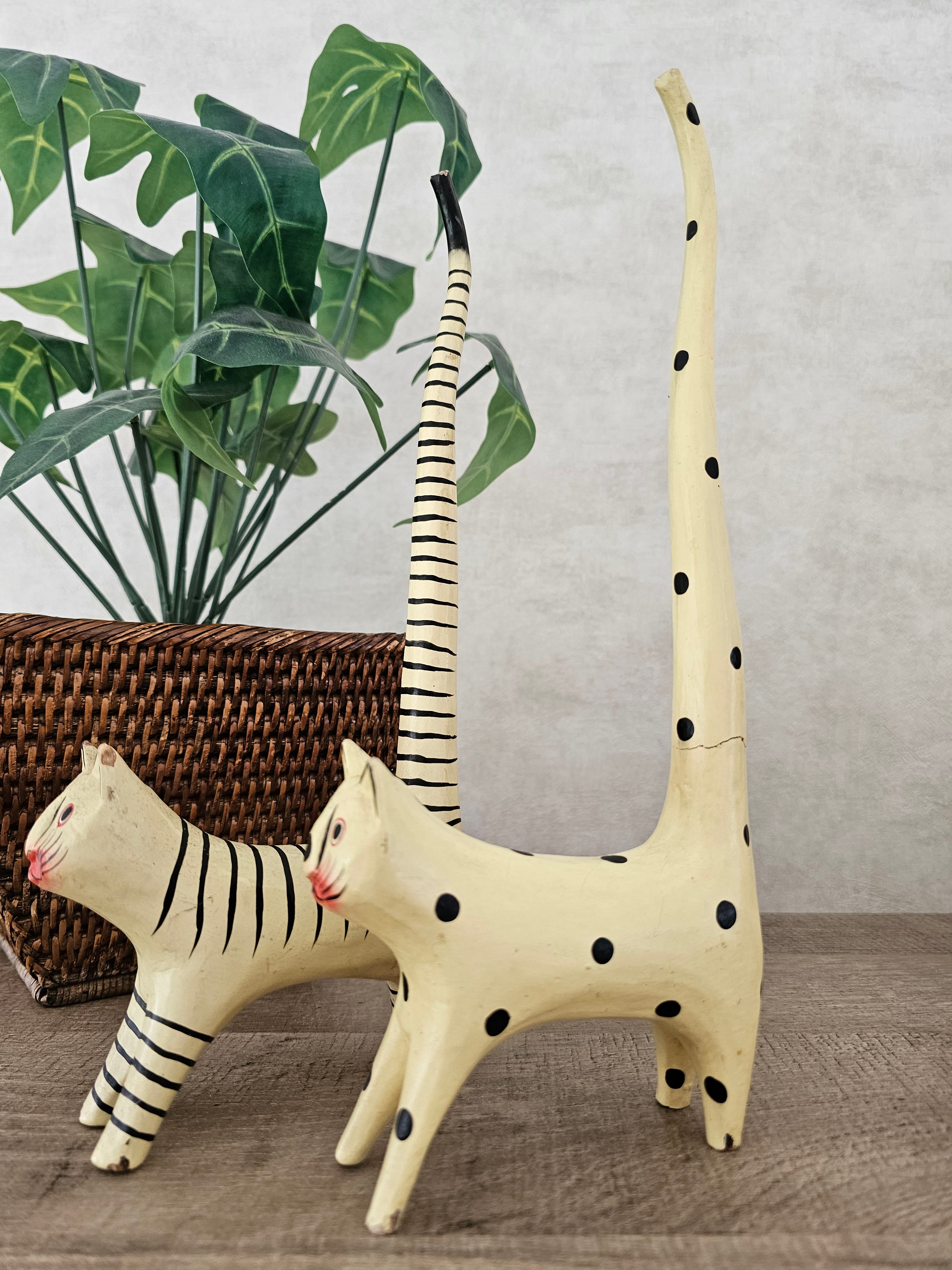Set van 2 houten katten