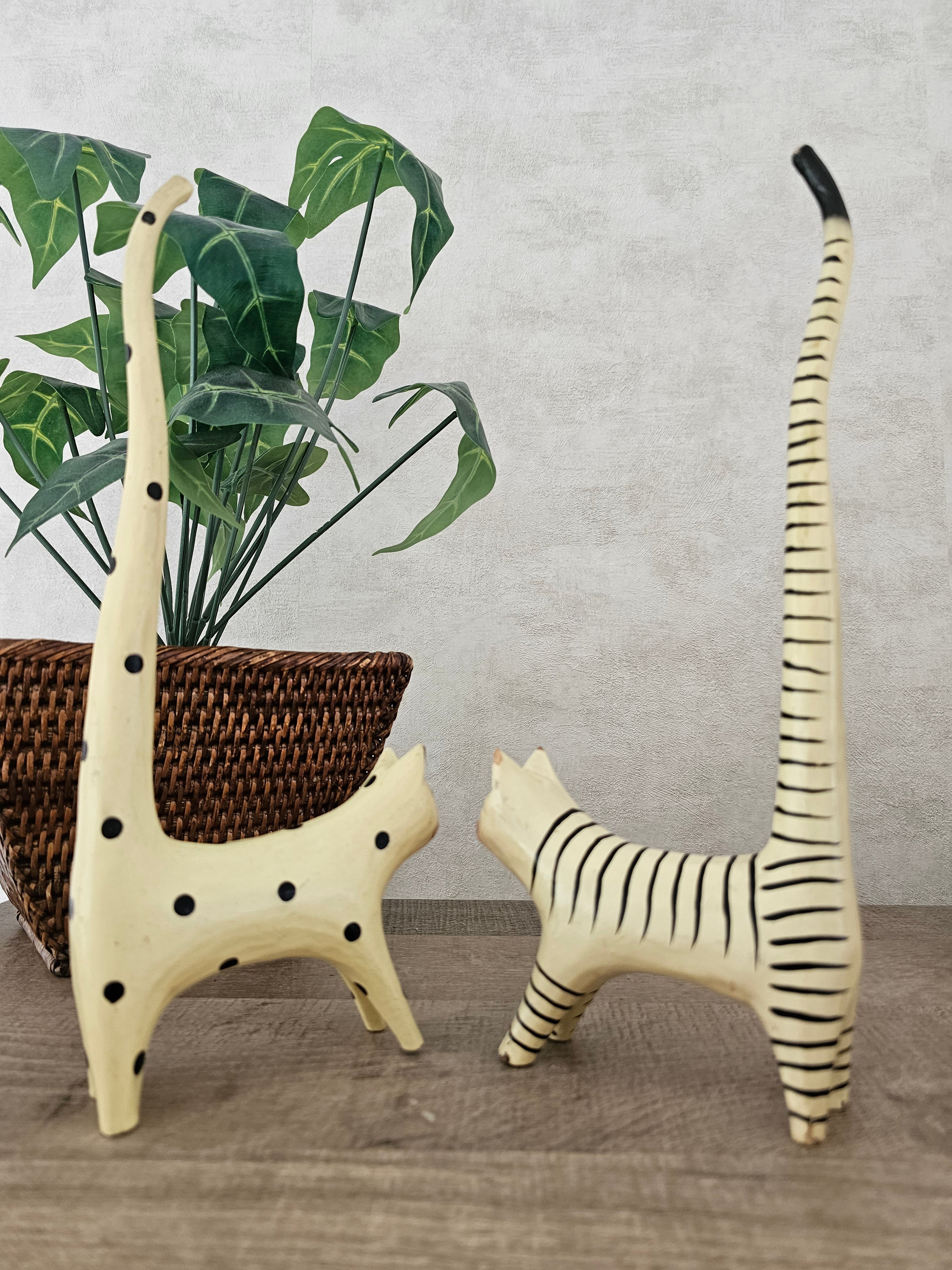 Set van 2 houten katten