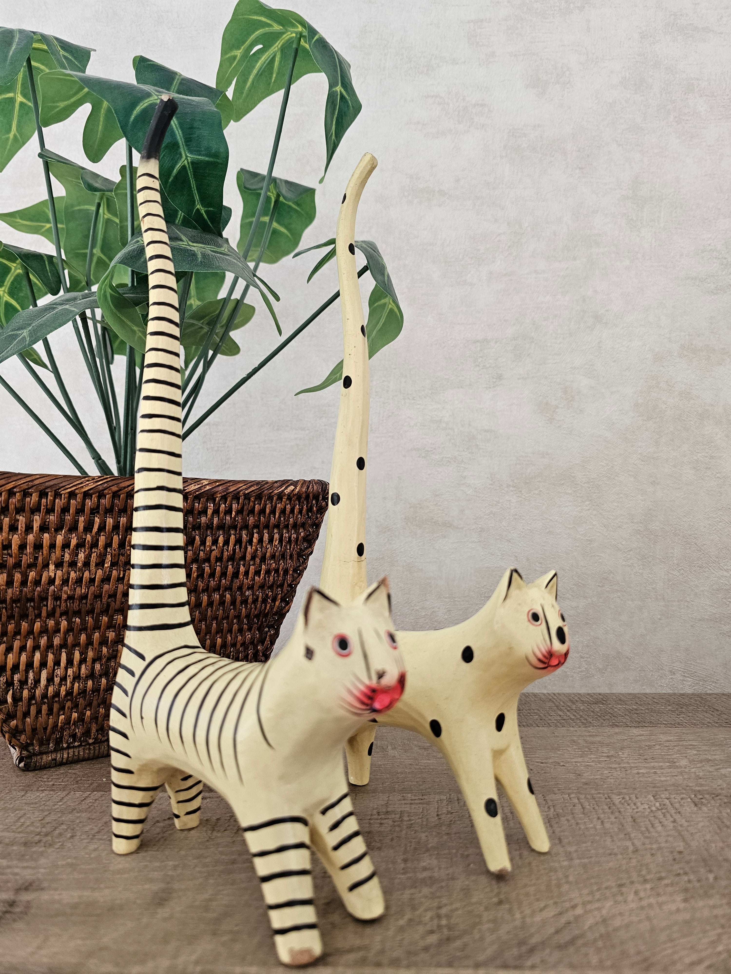 Set van 2 houten katten