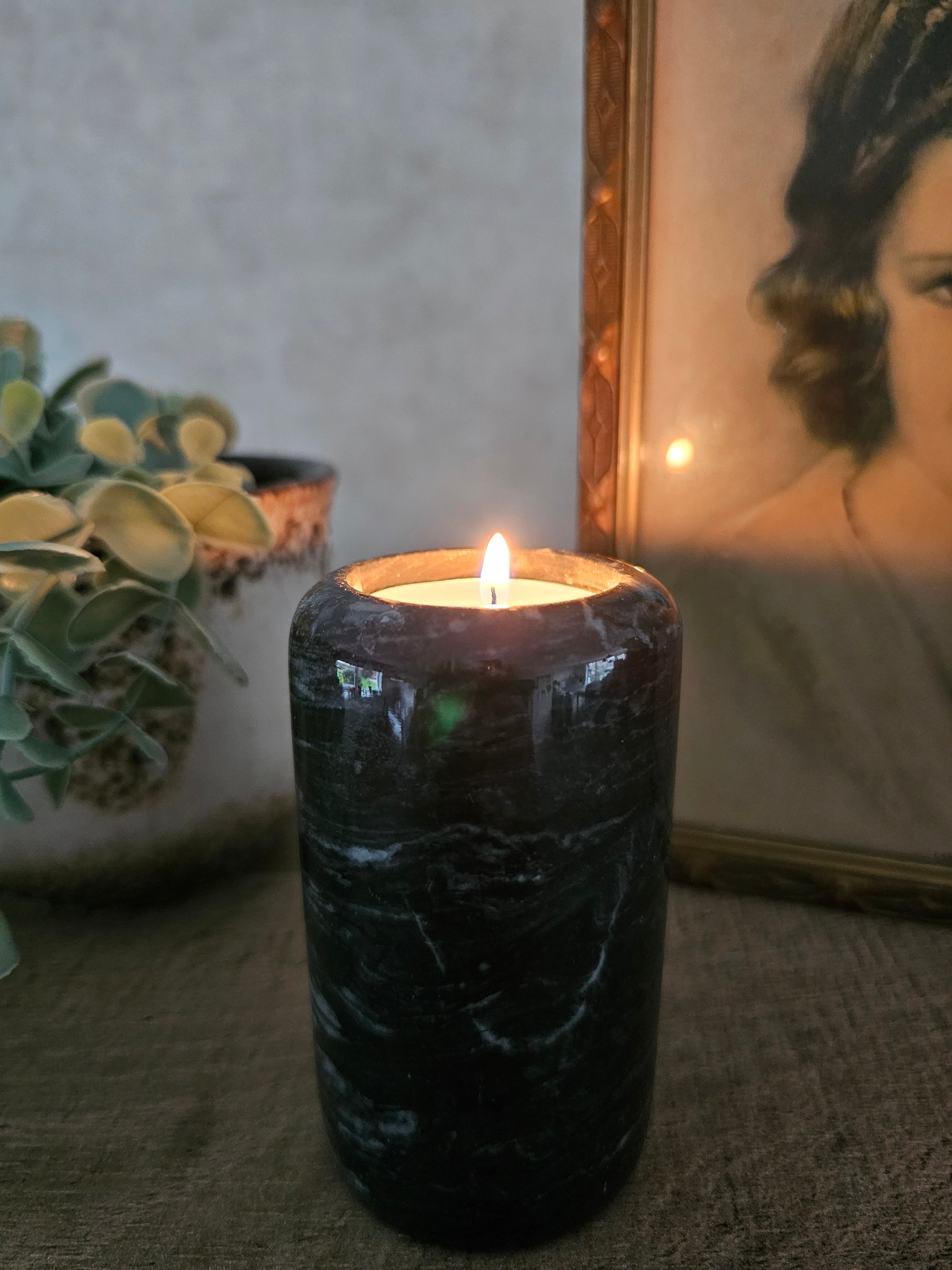 Zwarte marmeren kandelaar