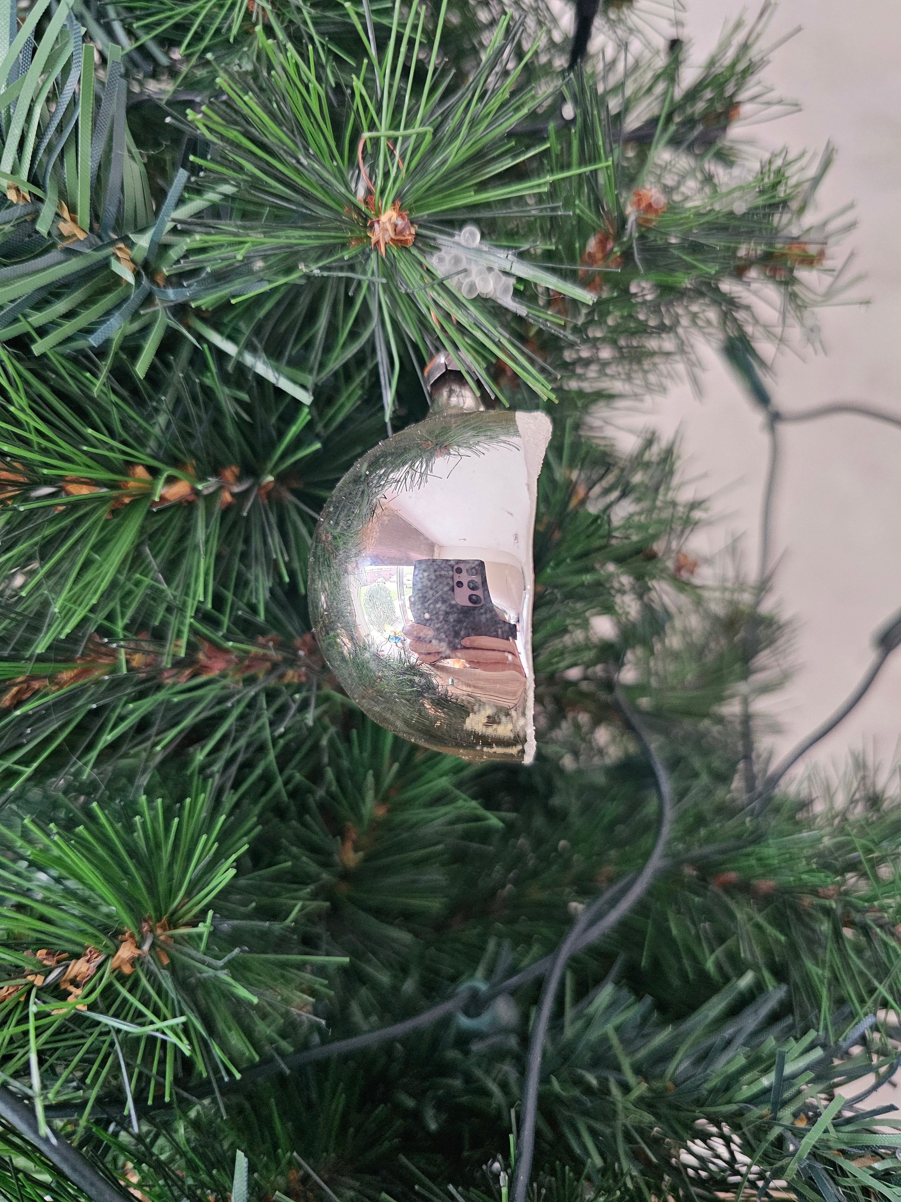 Glazen kerstbal deukbal geel / rood