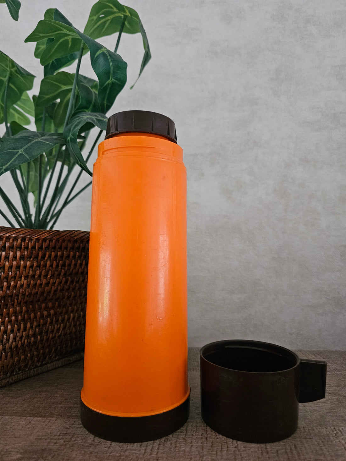 Vintage oranje thermosfles