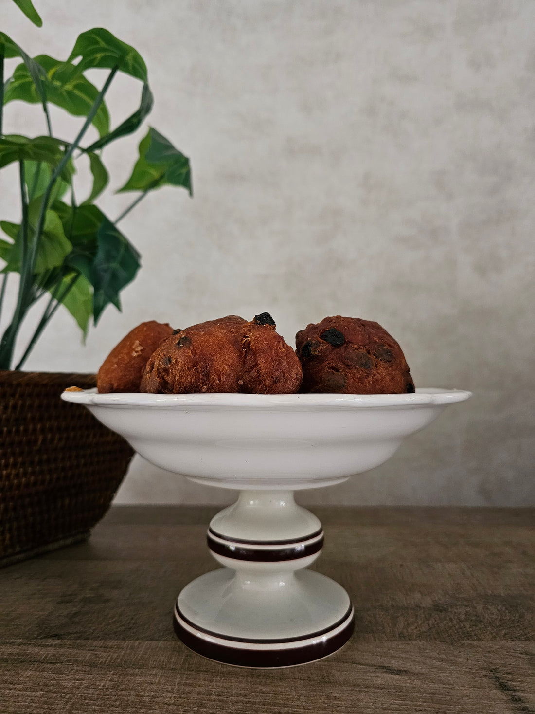 Flora Gouda keramiek Holland (fruit) schaal op voet