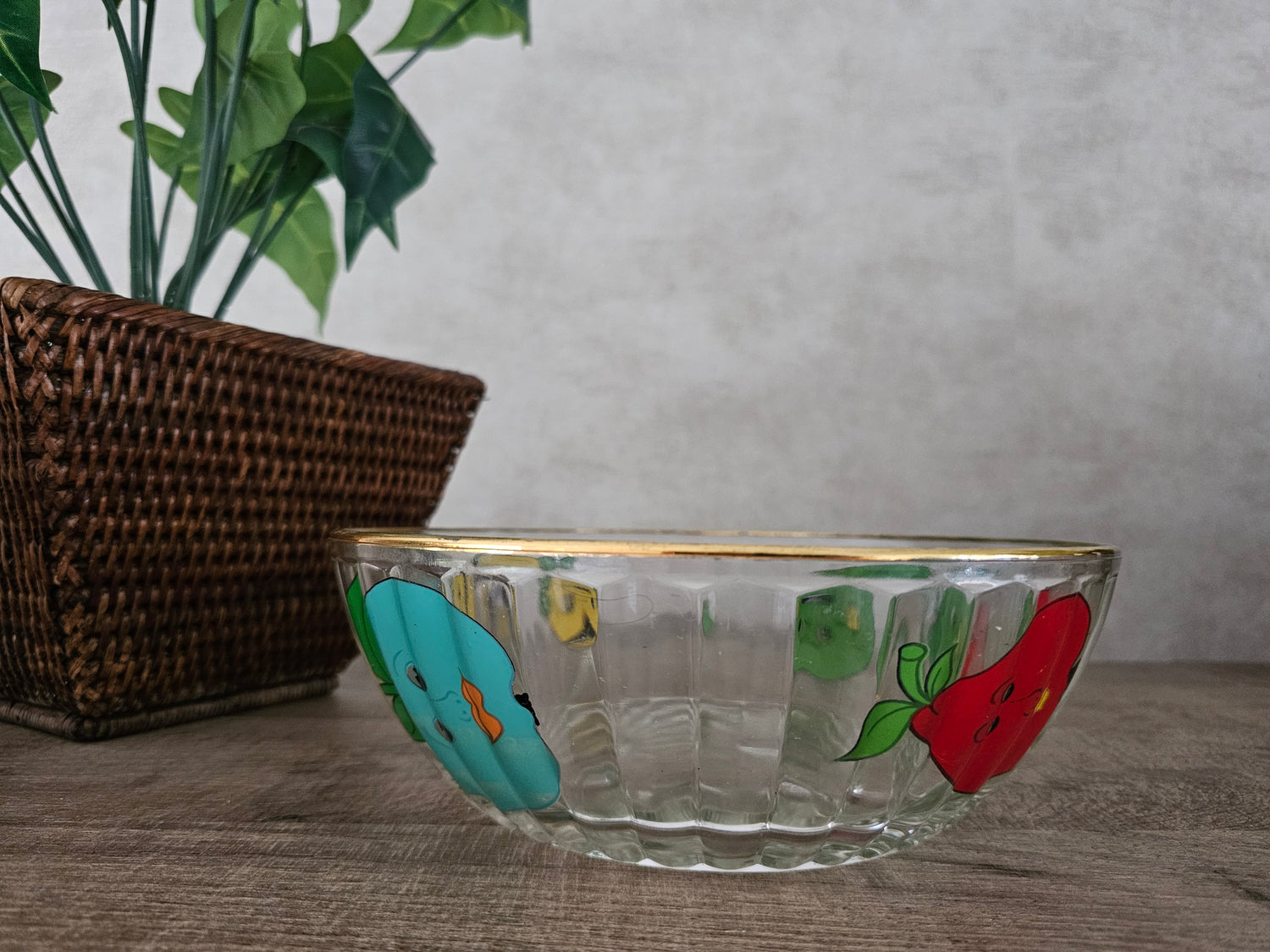 Glazen vrolijke fruitschaal