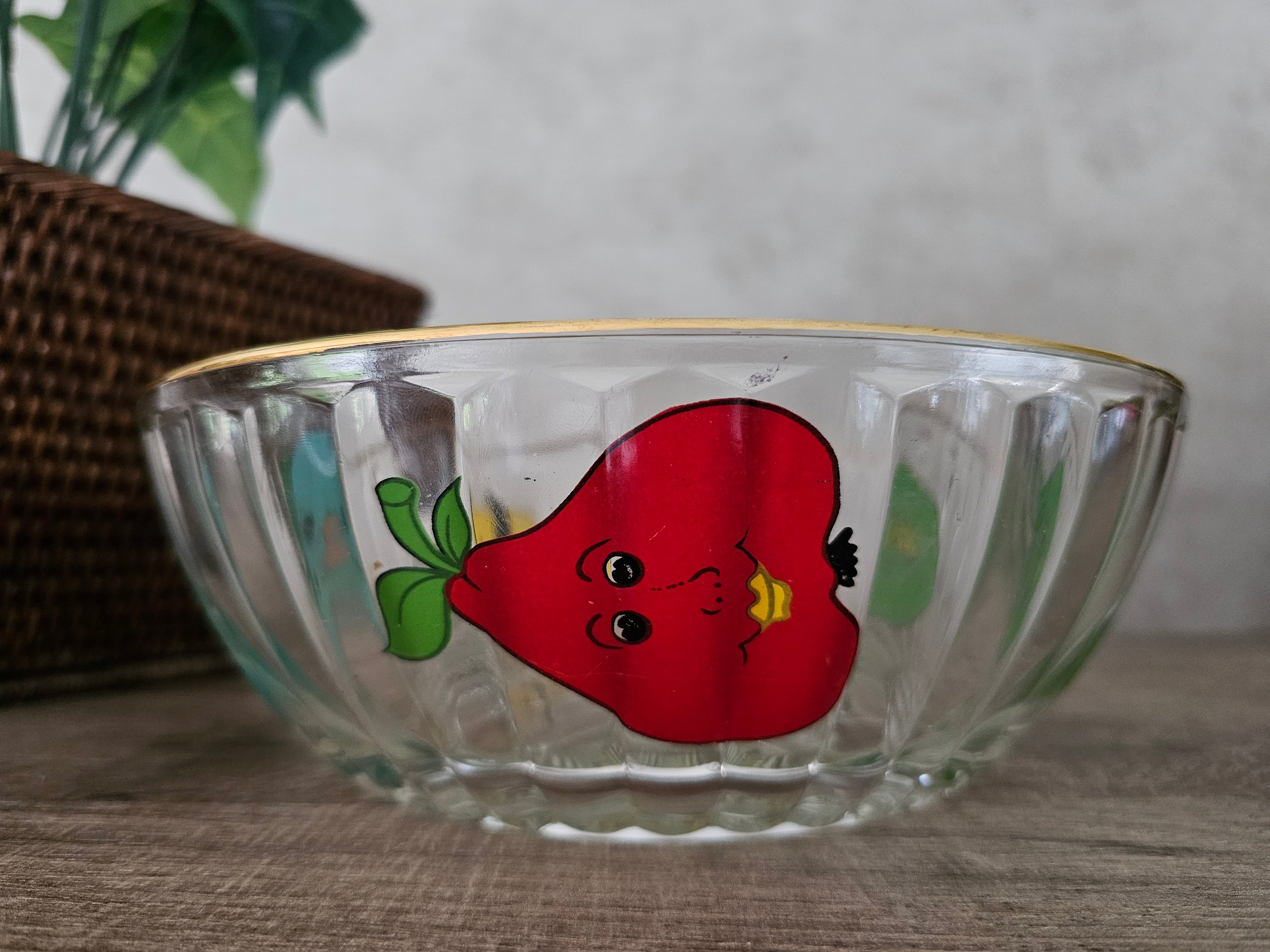 Glazen vrolijke fruitschaal