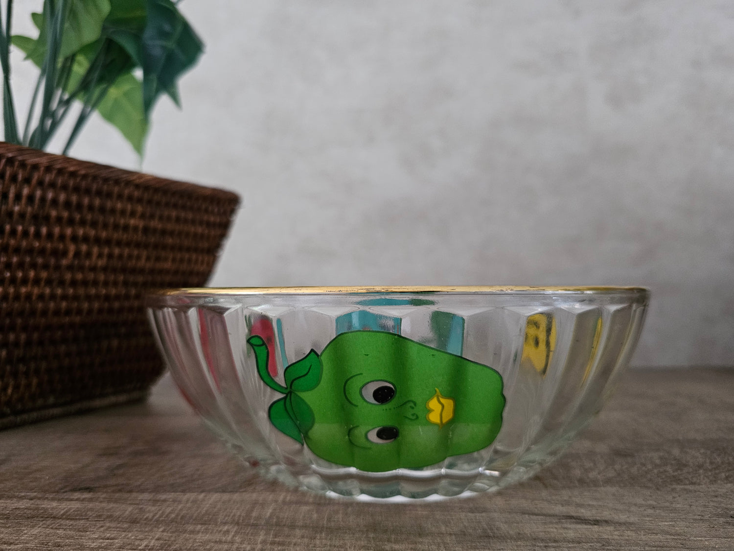 Glazen vrolijke fruitschaal