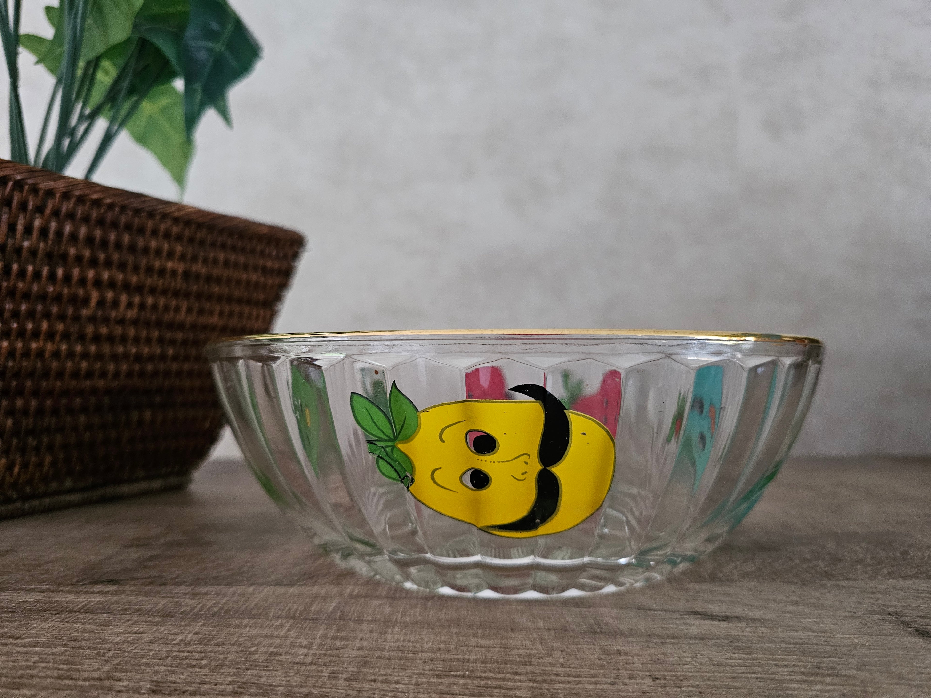 Glazen vrolijke fruitschaal