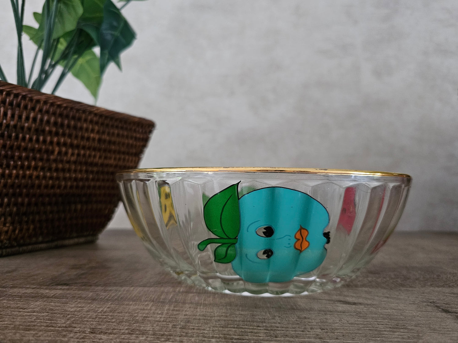 Glazen vrolijke fruitschaal