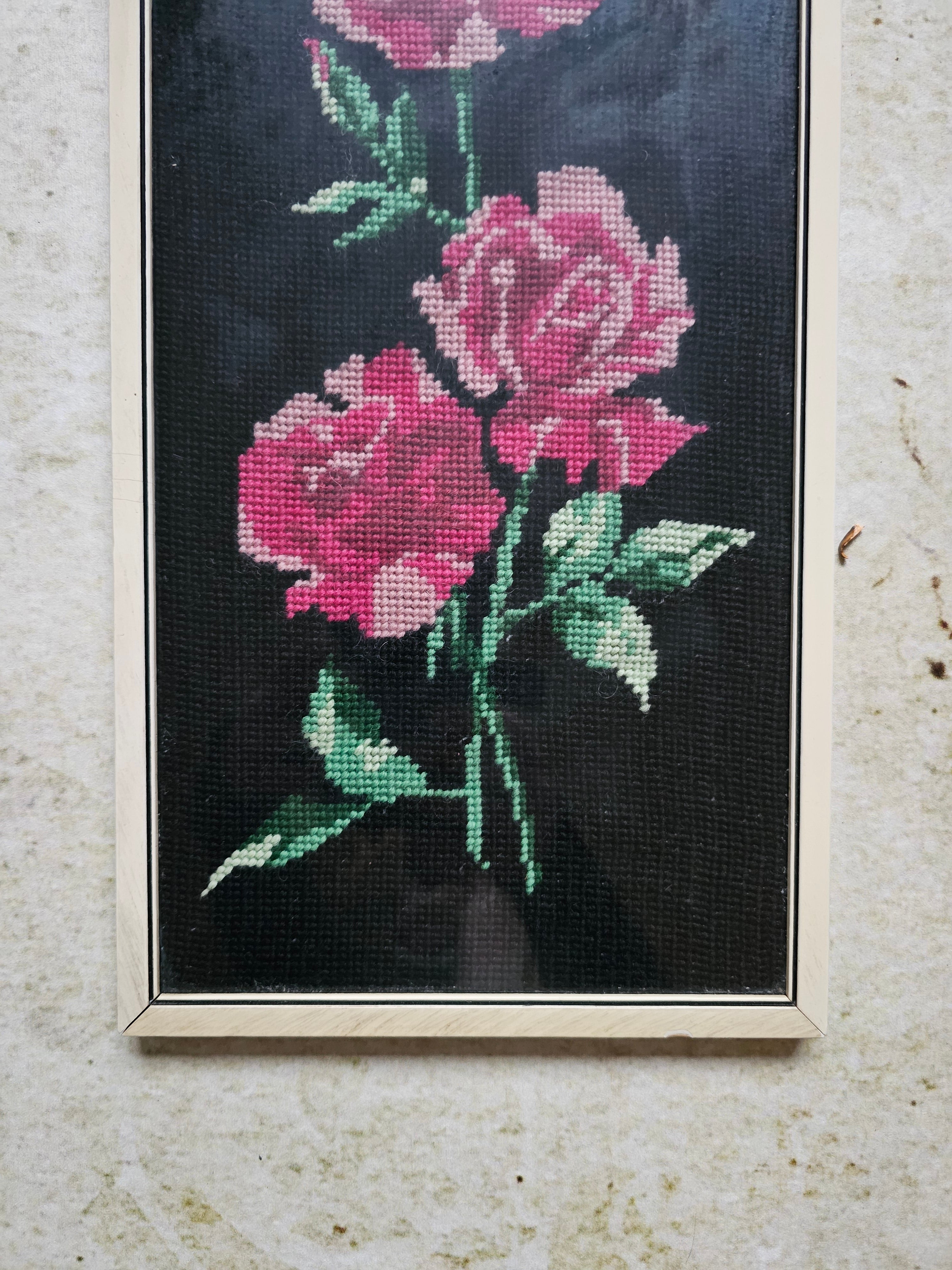 Geborduurd schilderij rozen