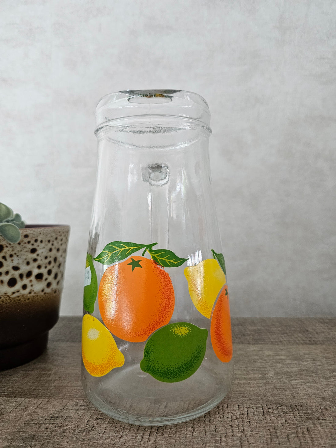 Vintage sap / waterkan fruitafbeelding