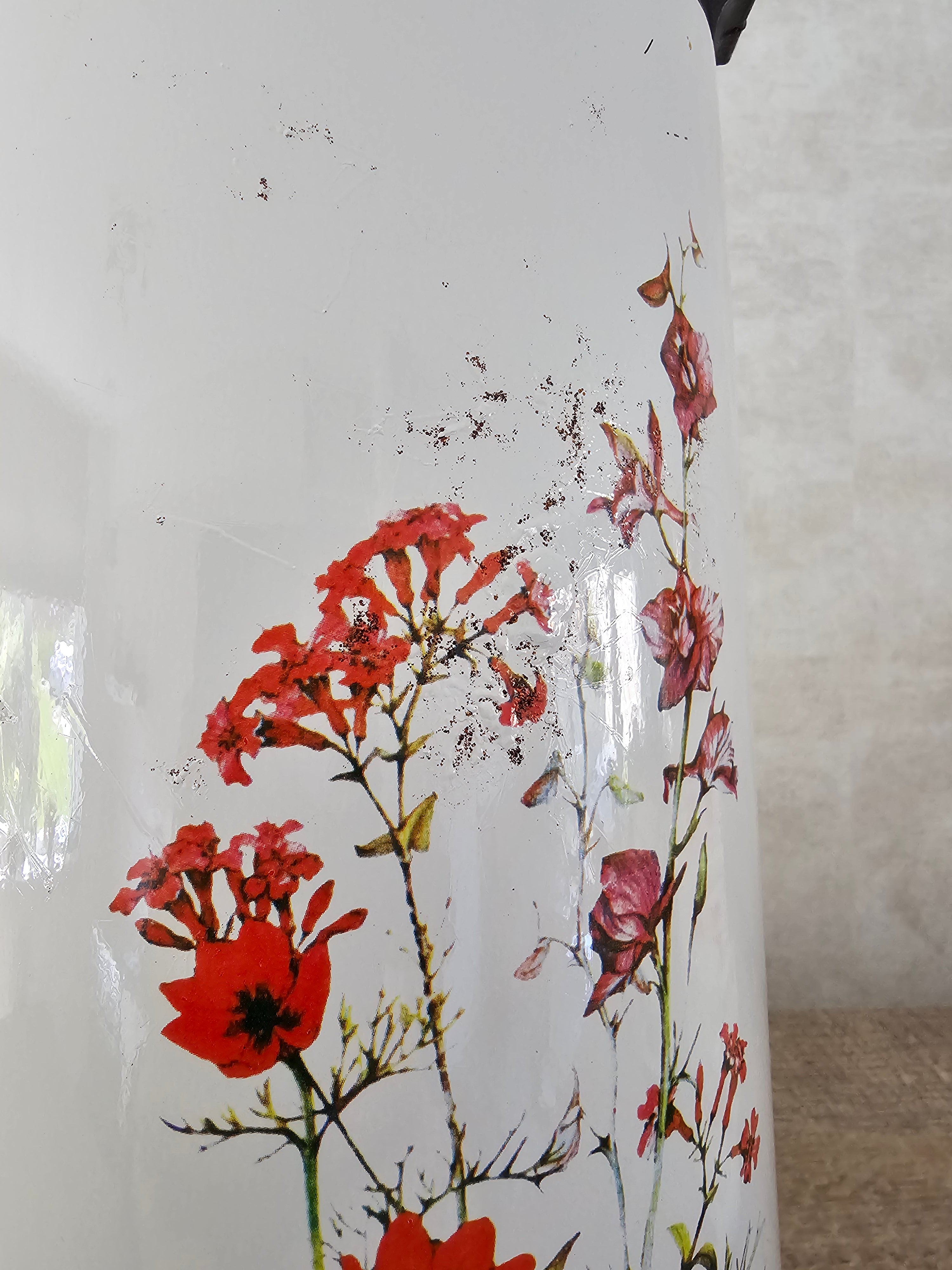 Vintage thermoskan wilde bloemen