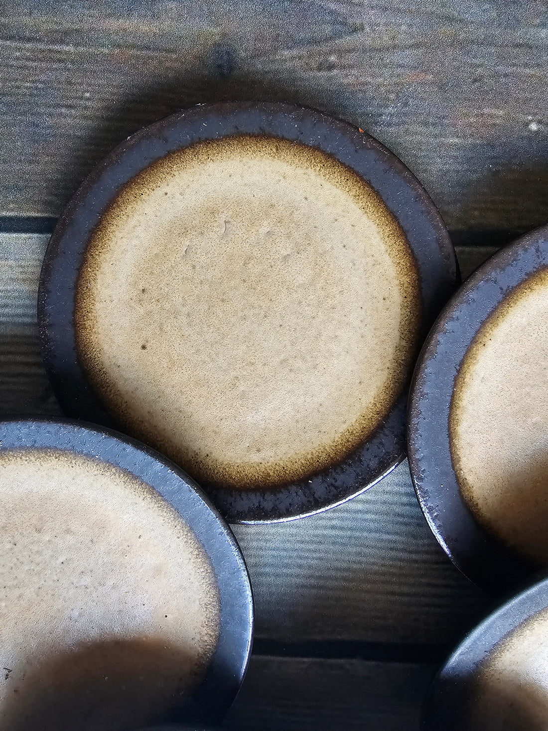 Vintage bruine gebaksbordjes