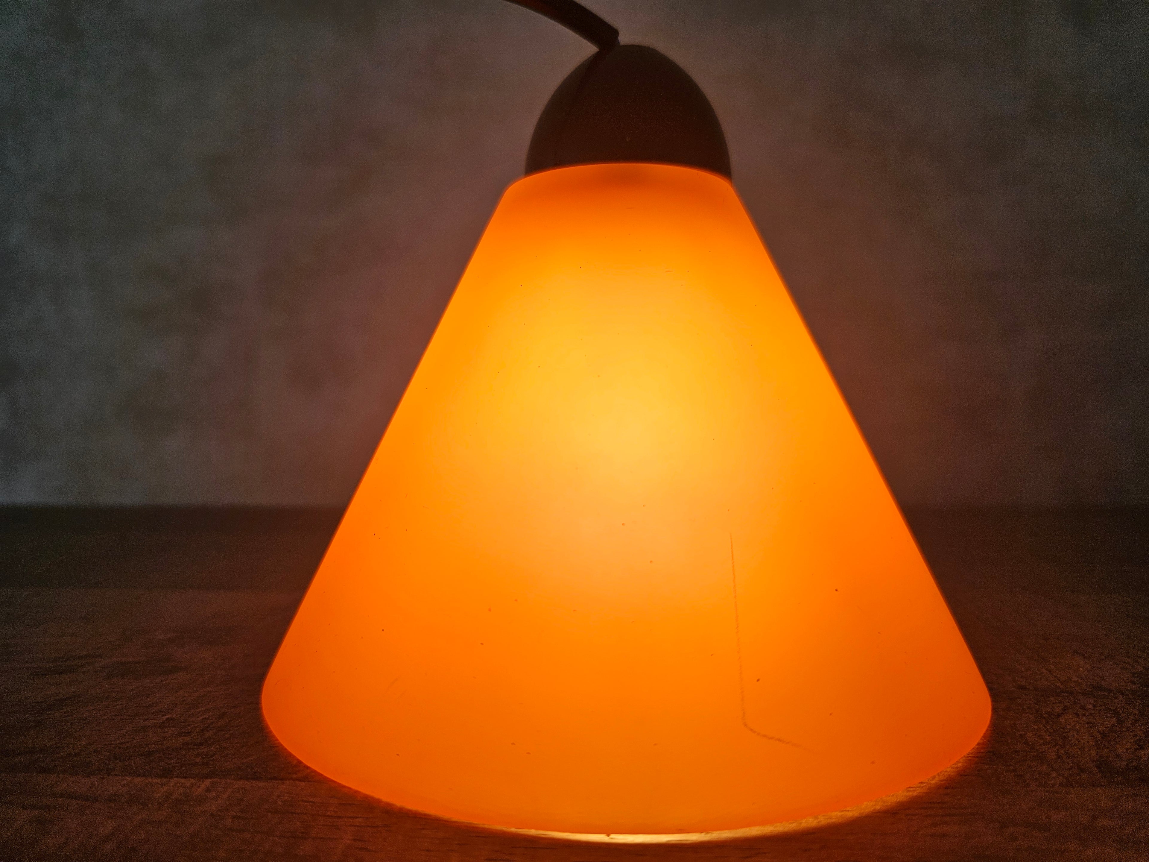 Massive oranje glazen lamp