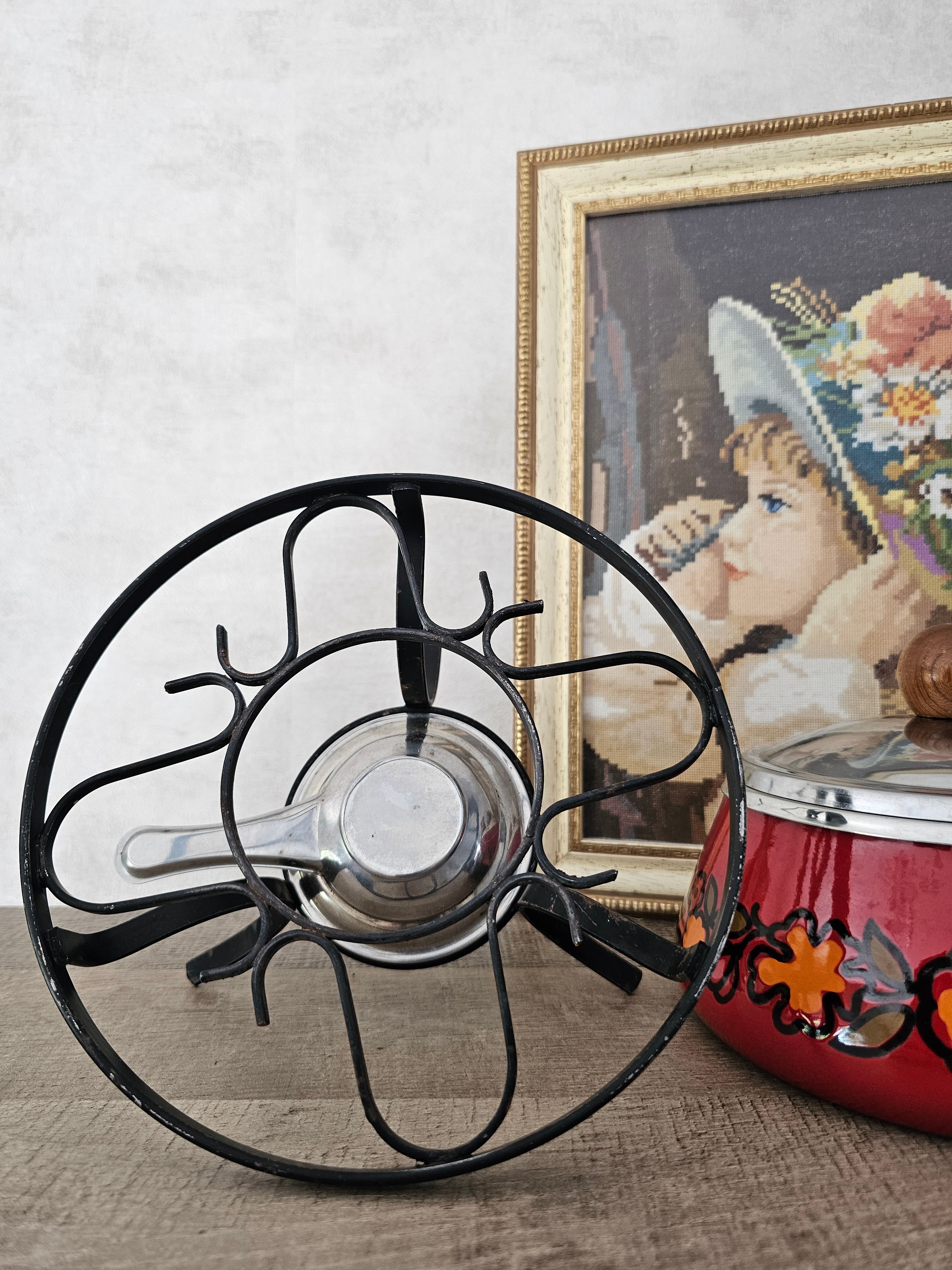 Vintage fonduepan met bloemen