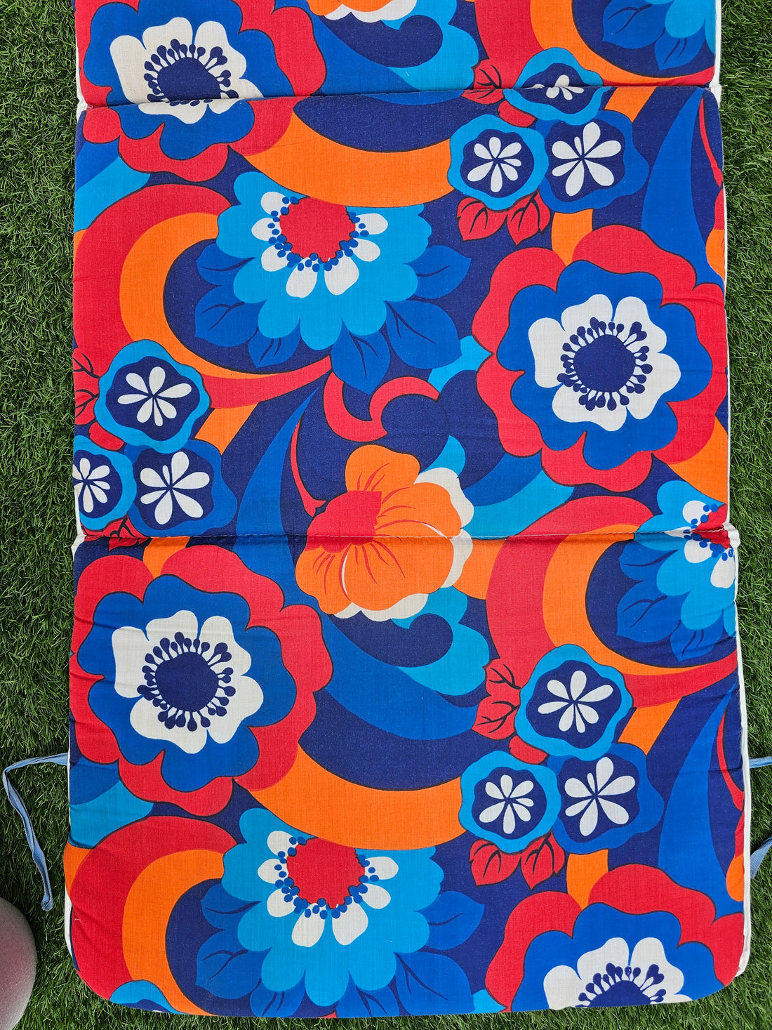 Vintage jaren 70 ligbed kussen oranje blauw gebloemd