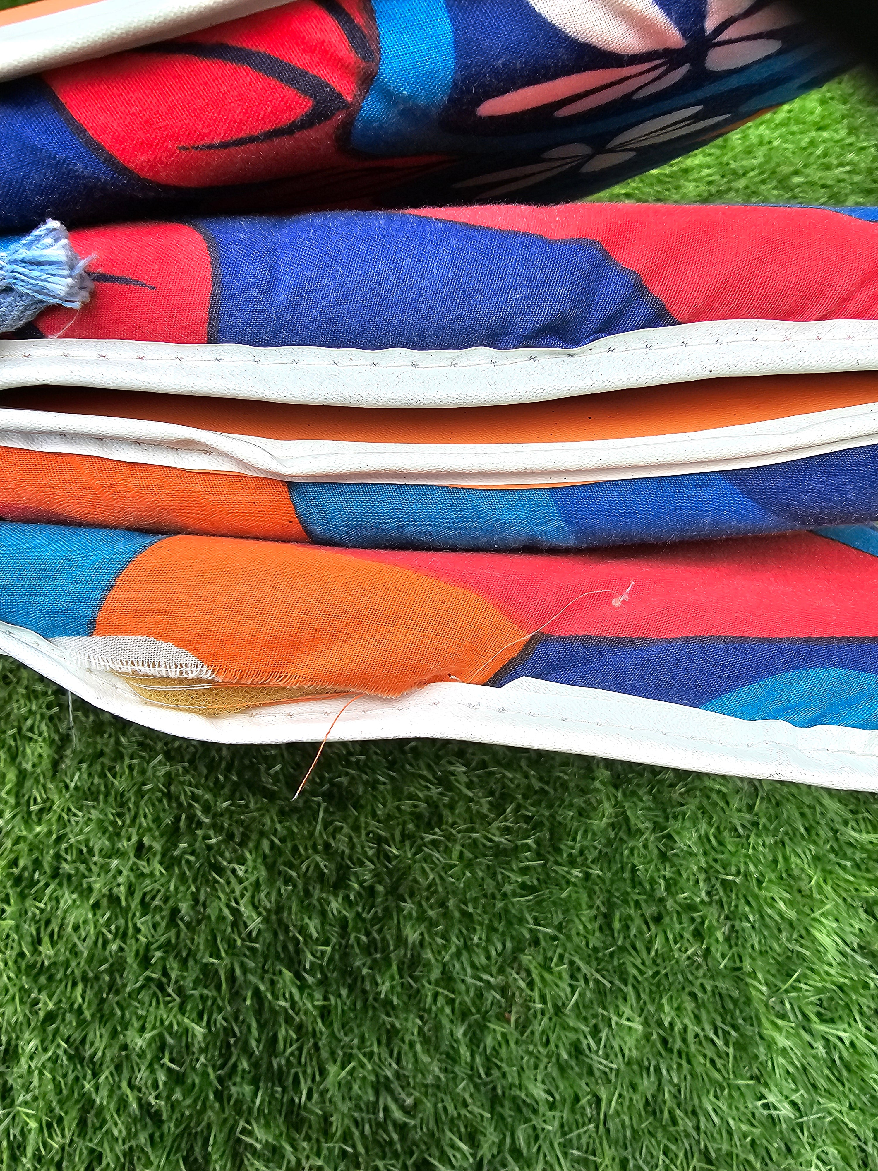 Vintage jaren 70 ligbed kussen oranje blauw gebloemd