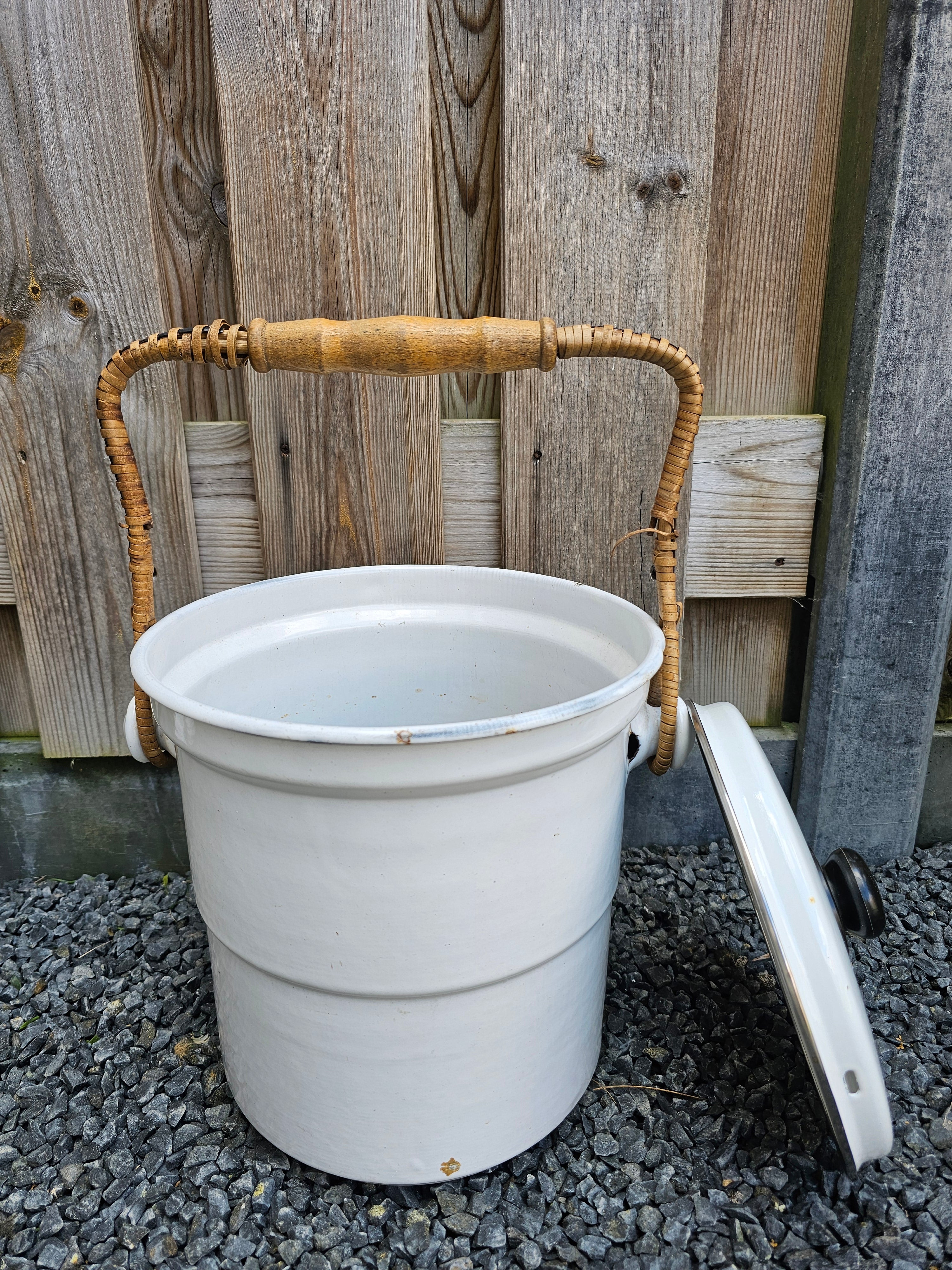 Witte emaille emmer met deksel