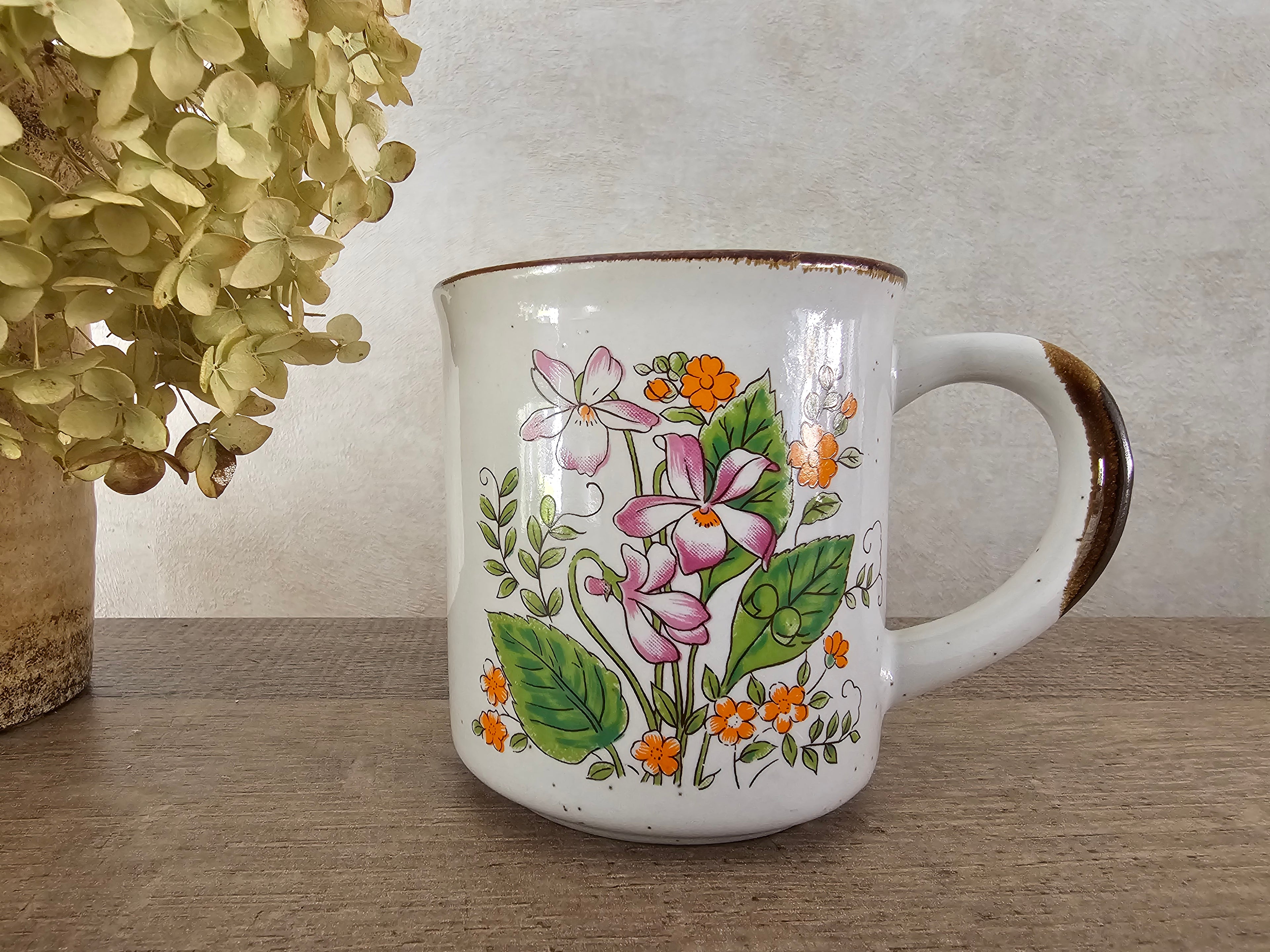 Vintage koffie beker wilde bloemen