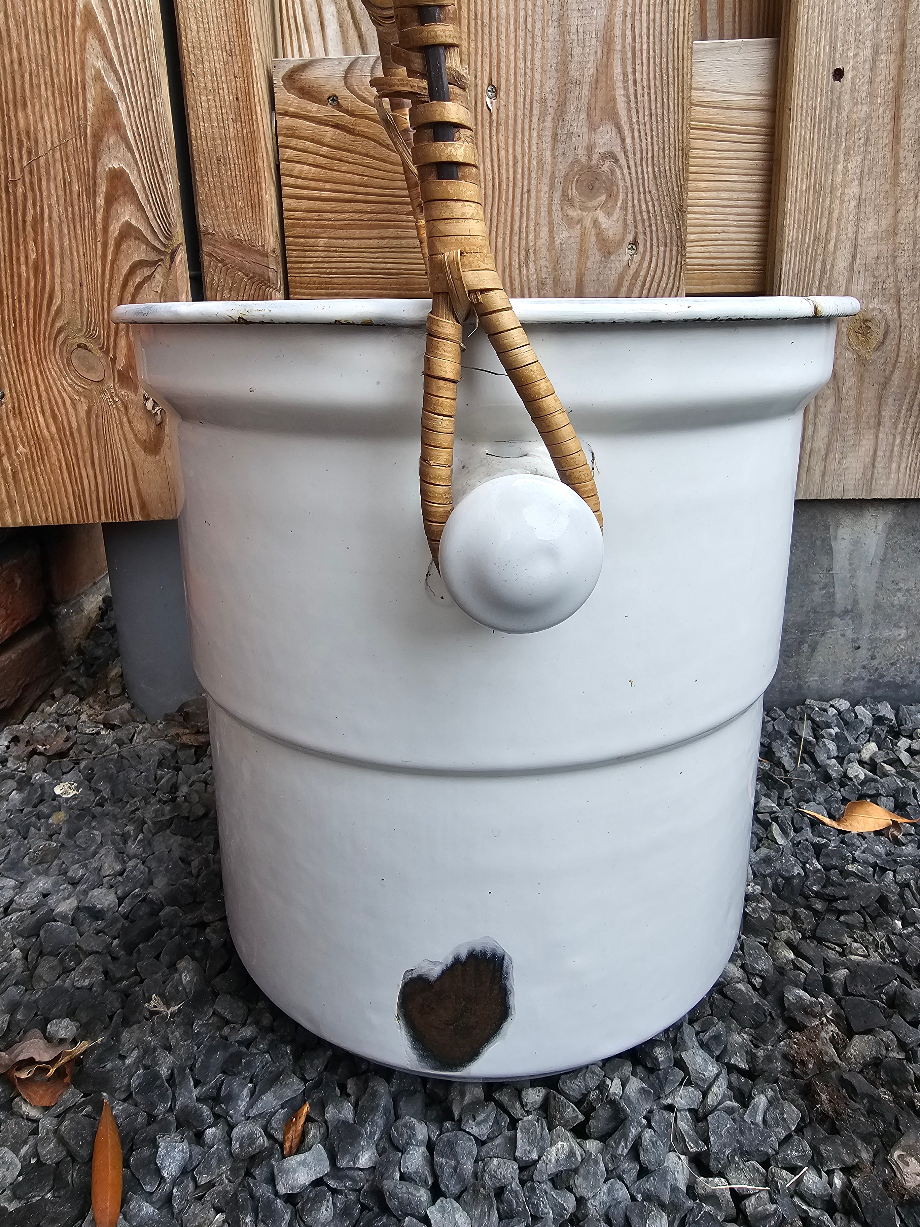 Witte emaille emmer met deksel