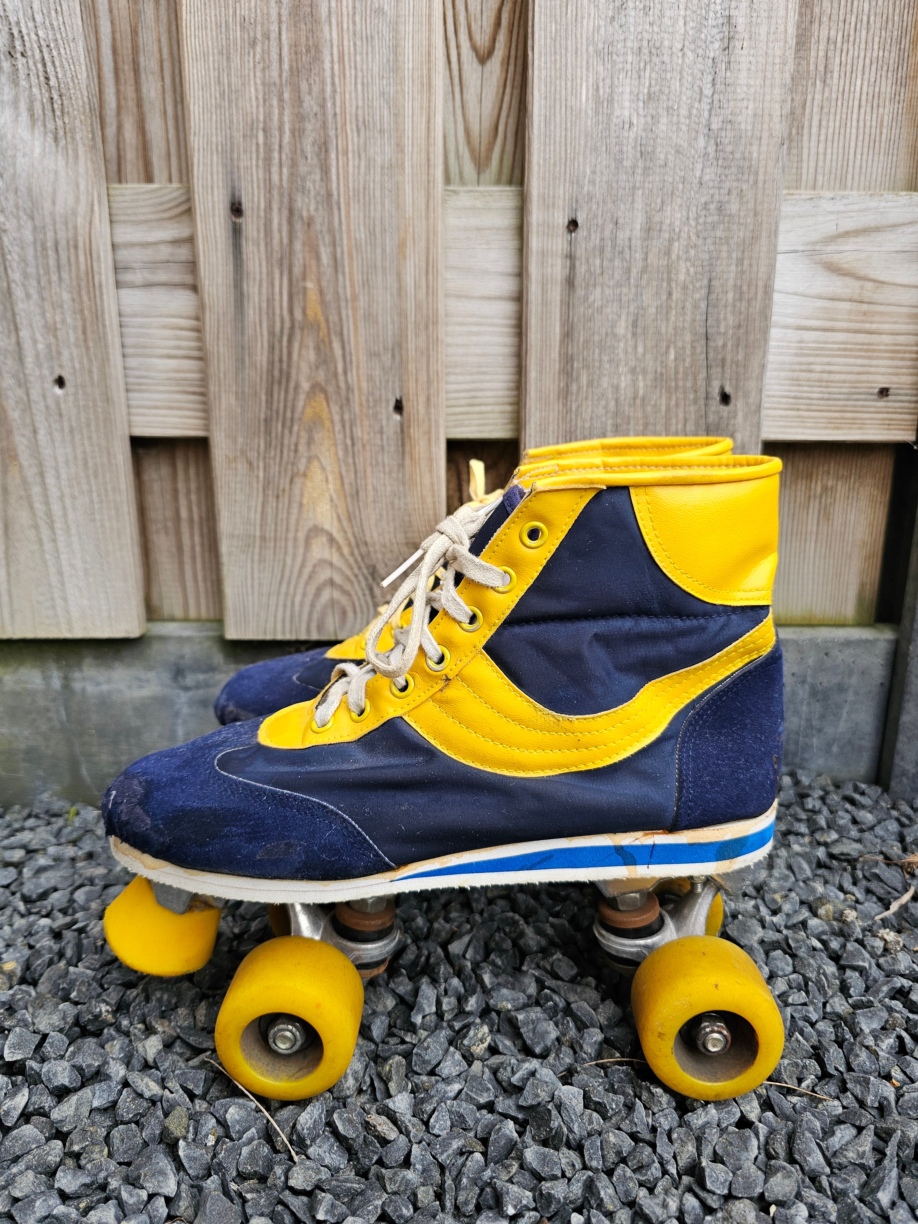Jaren 80 rolschaatsen blauw geel maat 40