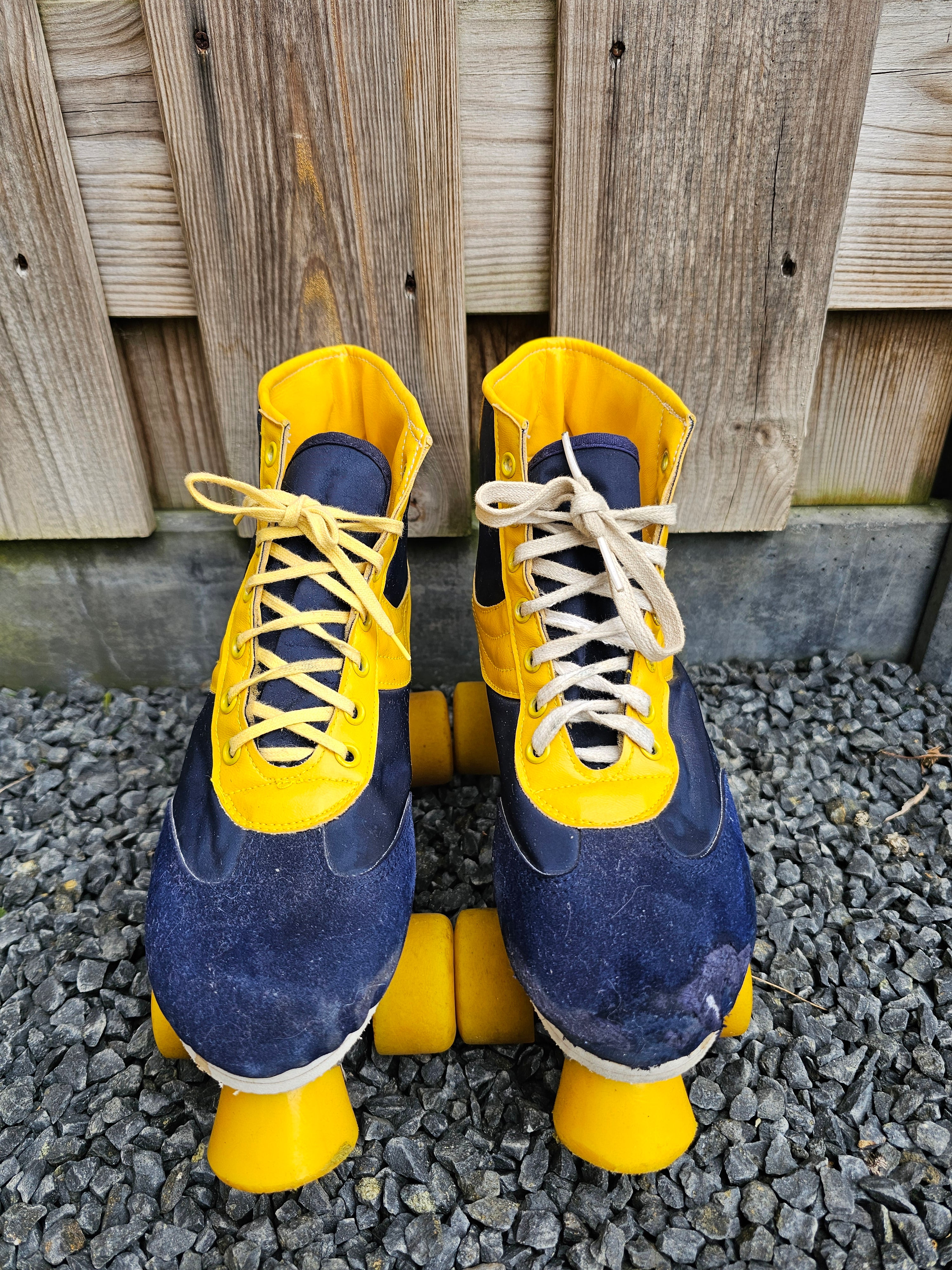 Jaren 80 rolschaatsen blauw geel maat 40