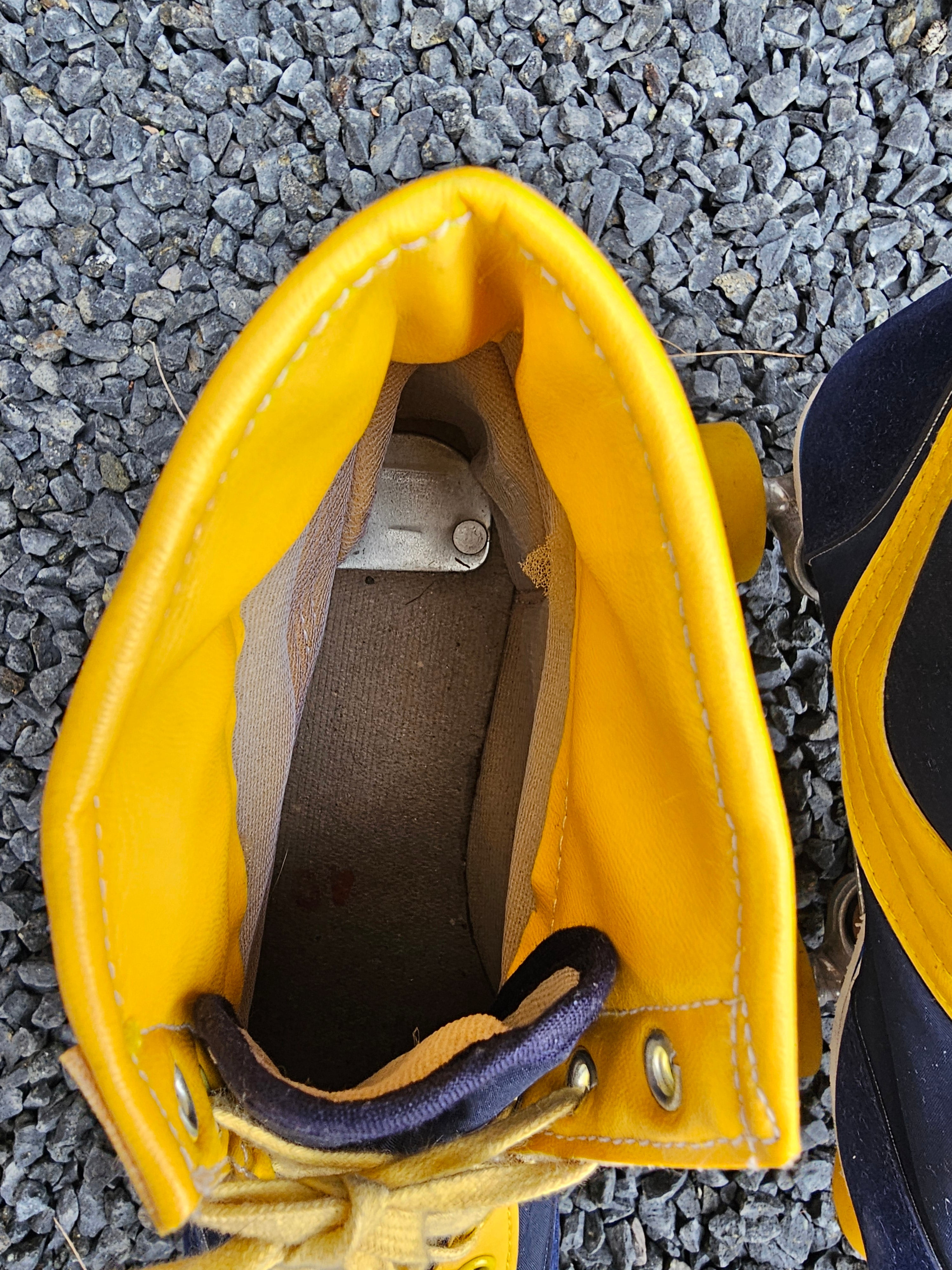 Jaren 80 rolschaatsen blauw geel maat 40