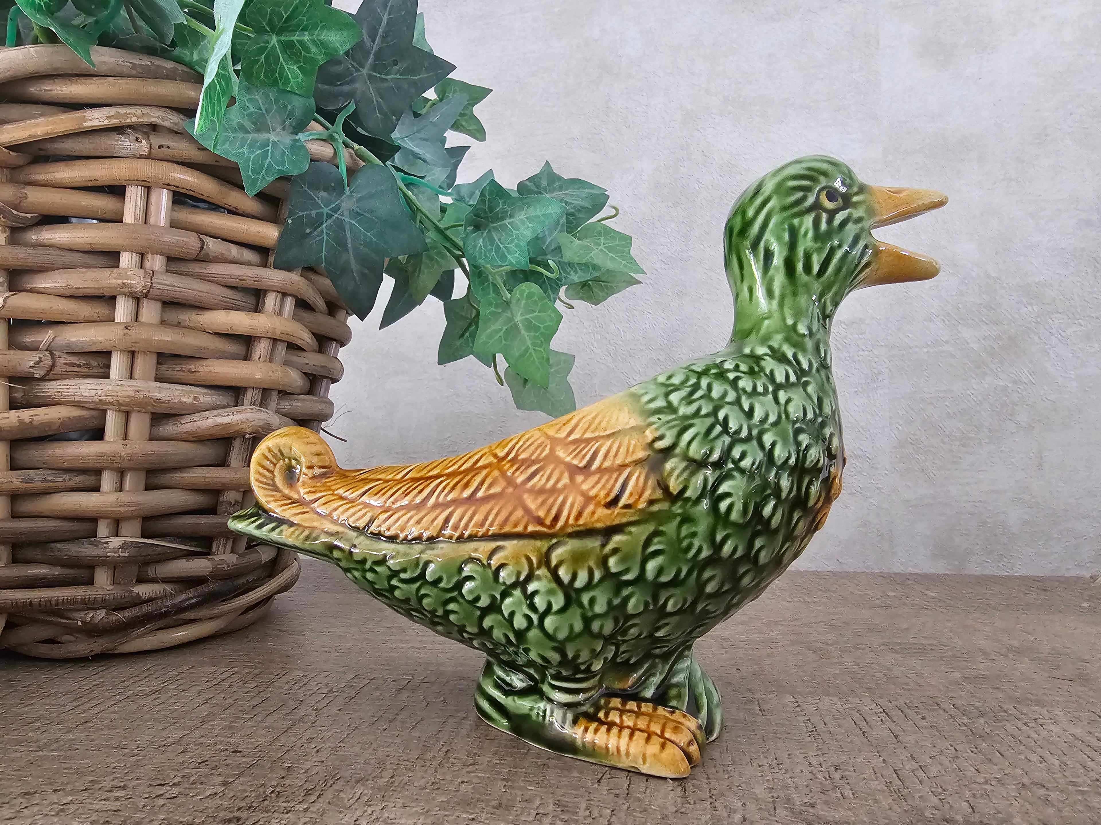 Keramiek vogel sauskom juskom