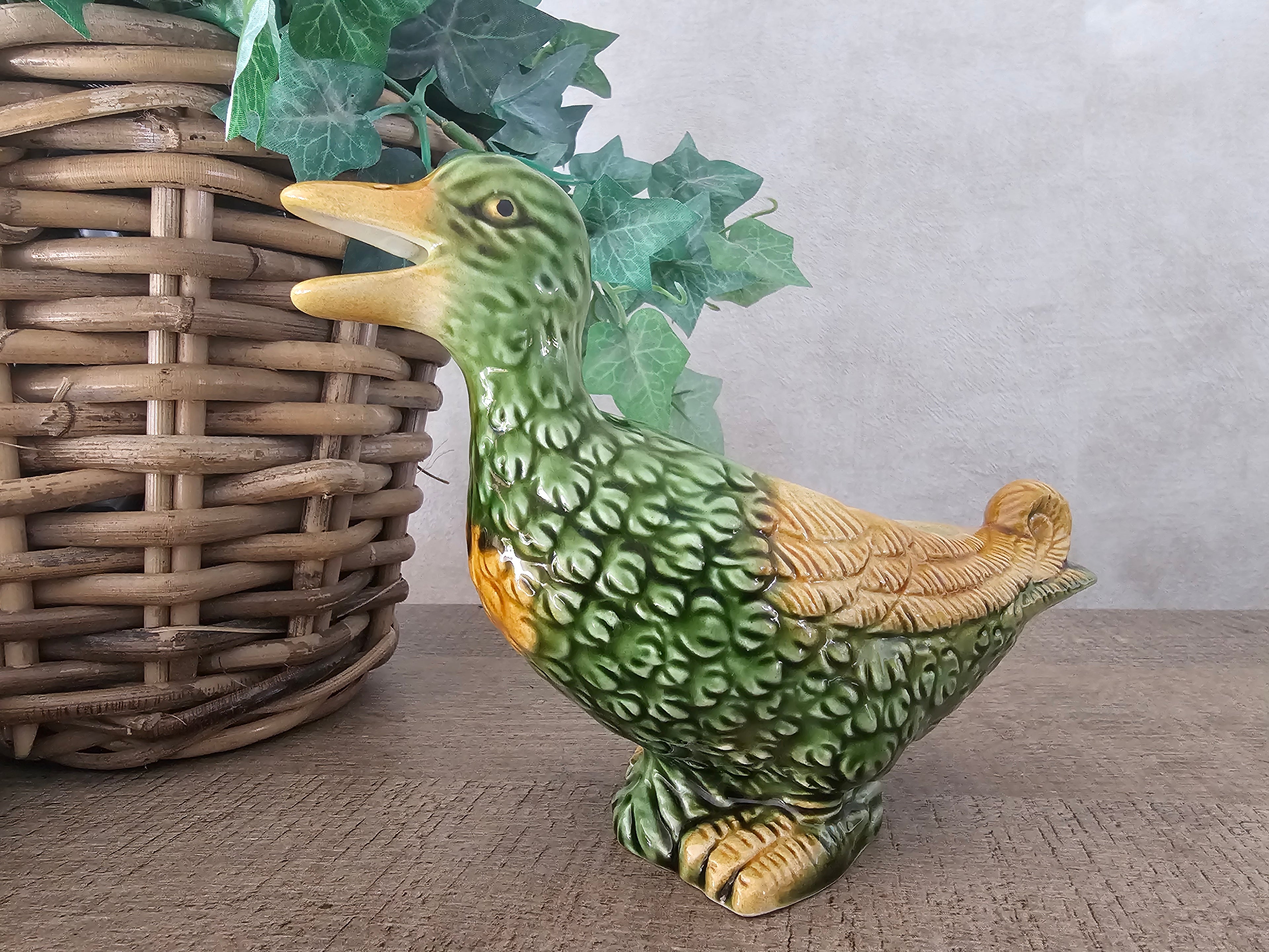 Keramiek vogel sauskom juskom