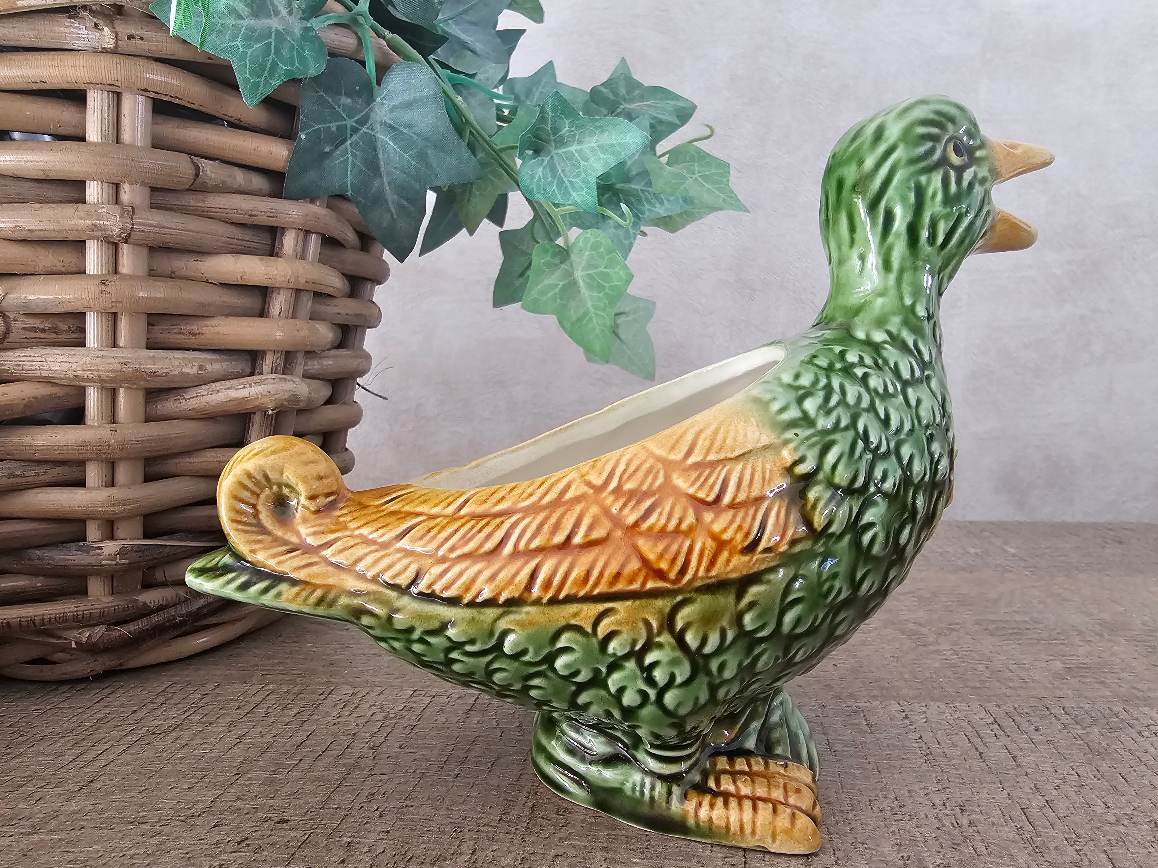 Keramiek vogel sauskom juskom