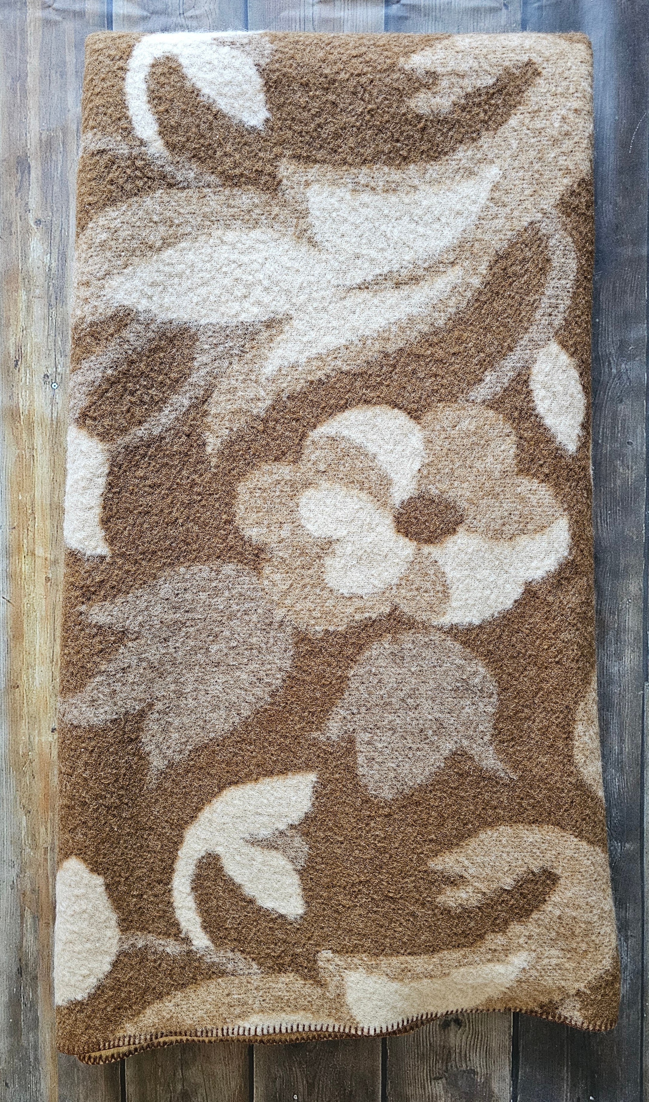 Leidse van Wijk wollen deken bruin beige bloemen