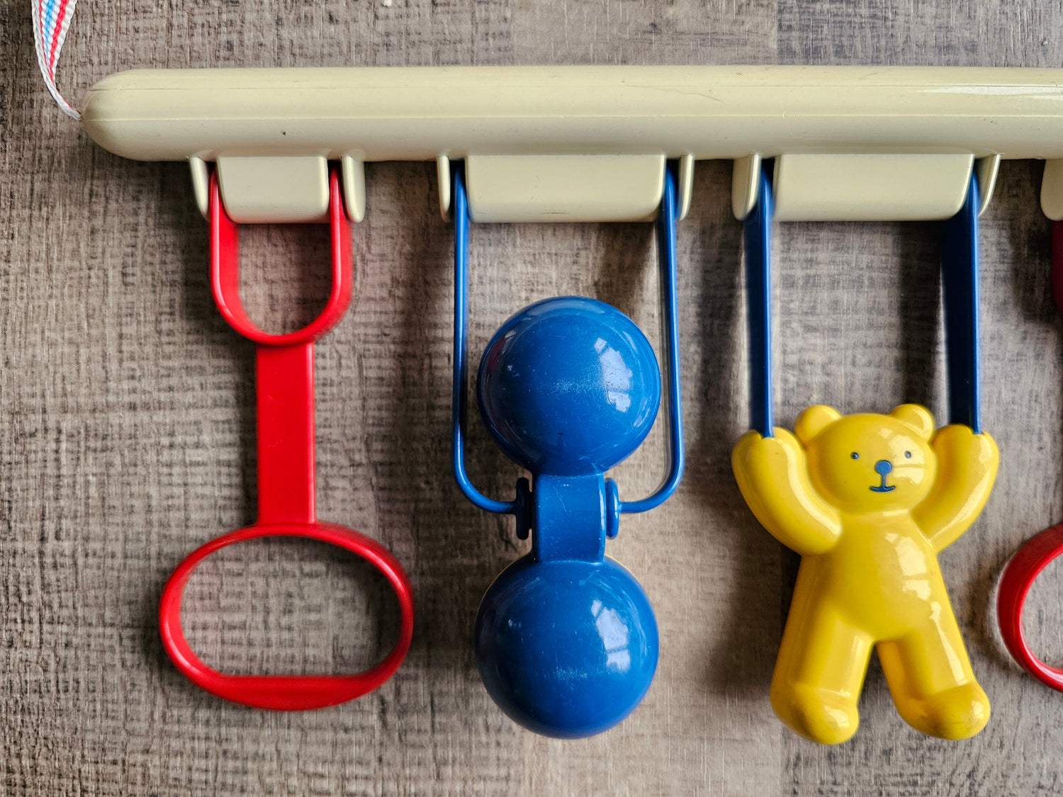 Ambi Toys vintage babyspeelgoed boxhanger